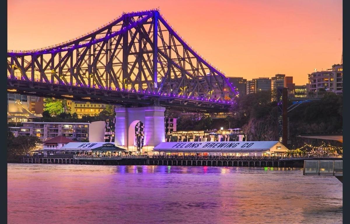 Art Deco Elegance In New Farm! Apartment Brisbane