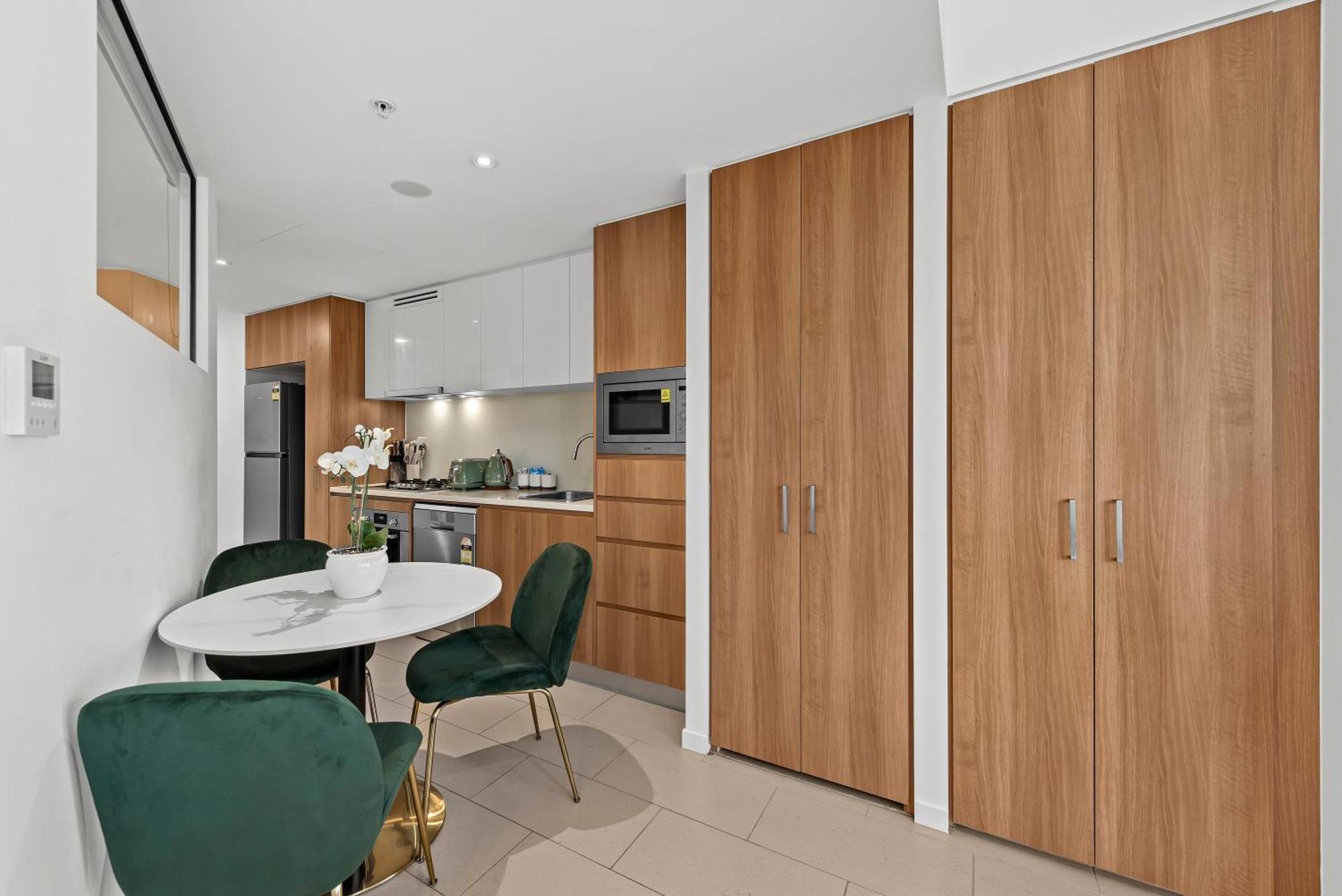 Apartment Stunning 2br - Tallest Building In Cbd Pool, Gym