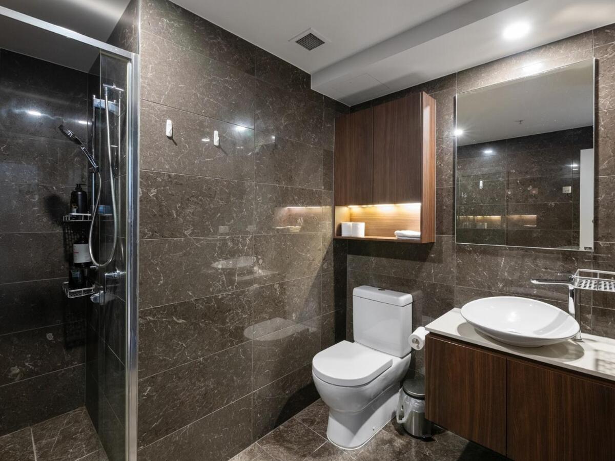 Sky-high Landmark River & Bay View 2br Cbd Free Parking Apartment *