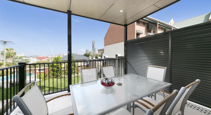 Carrington Manor - 5br Brisbane