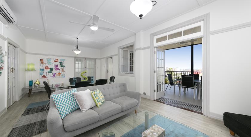 Carrington Manor - 5br