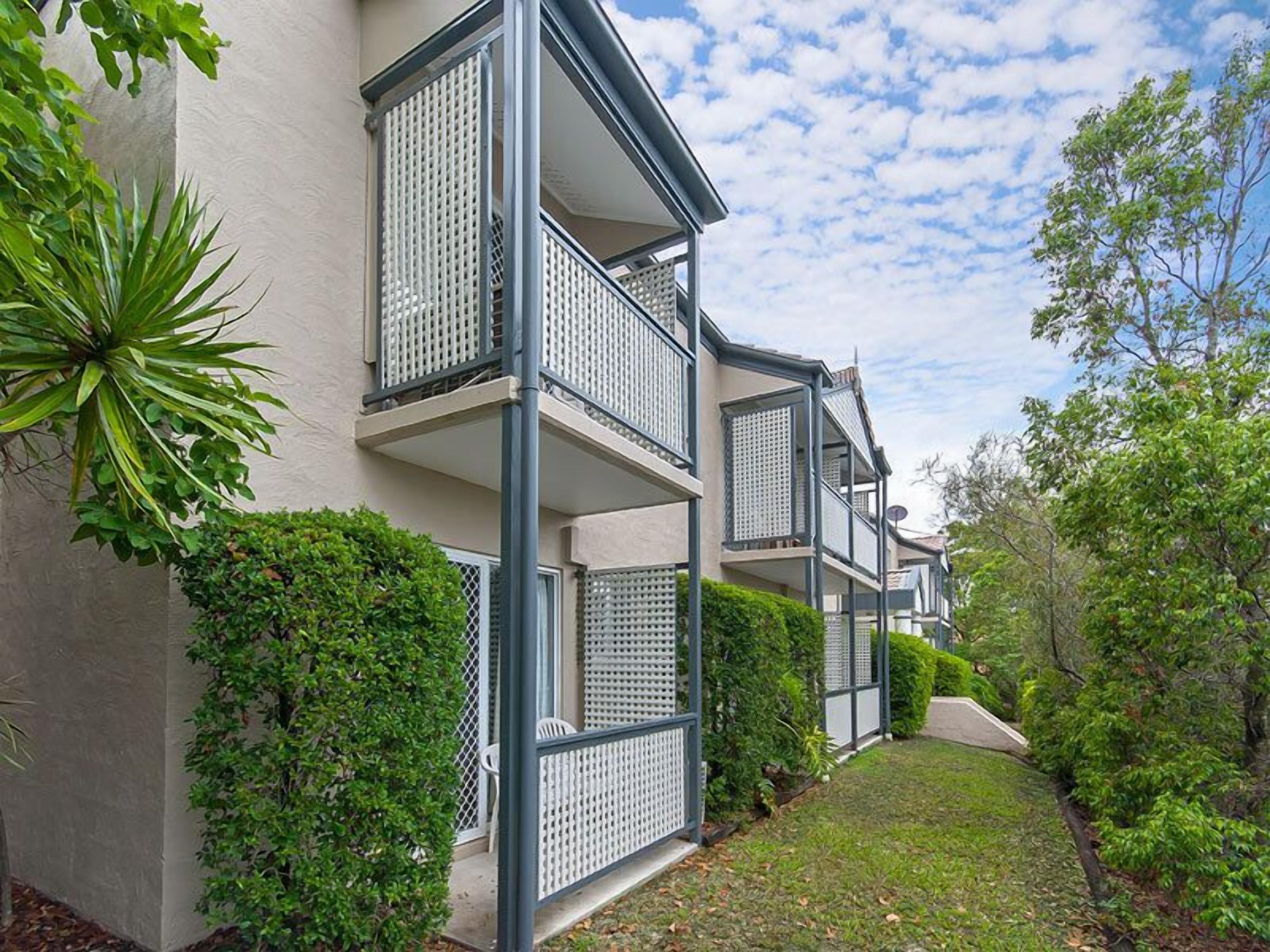 Herston Place 4*