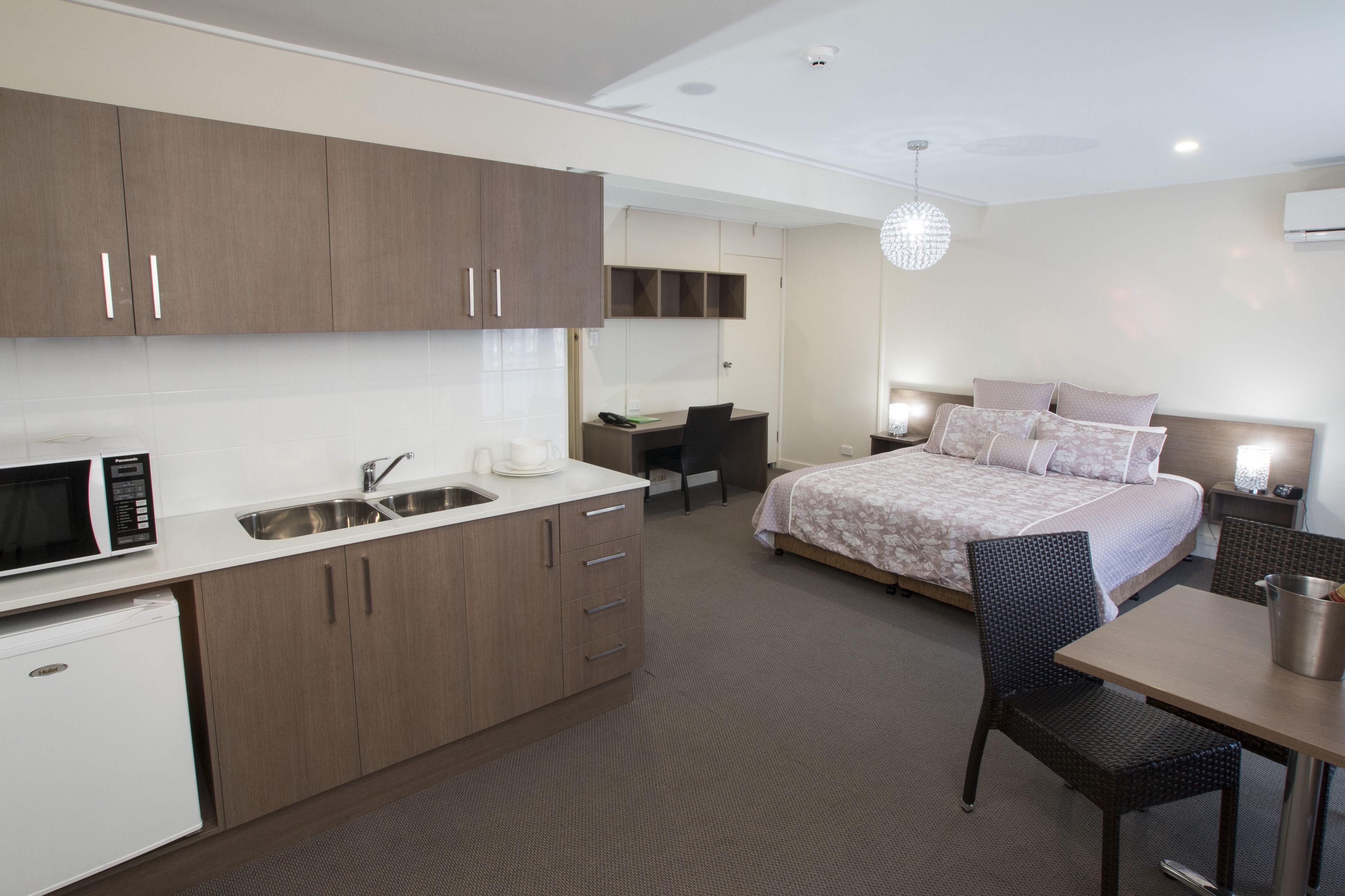 The Metropolitan Spring Hill Motel