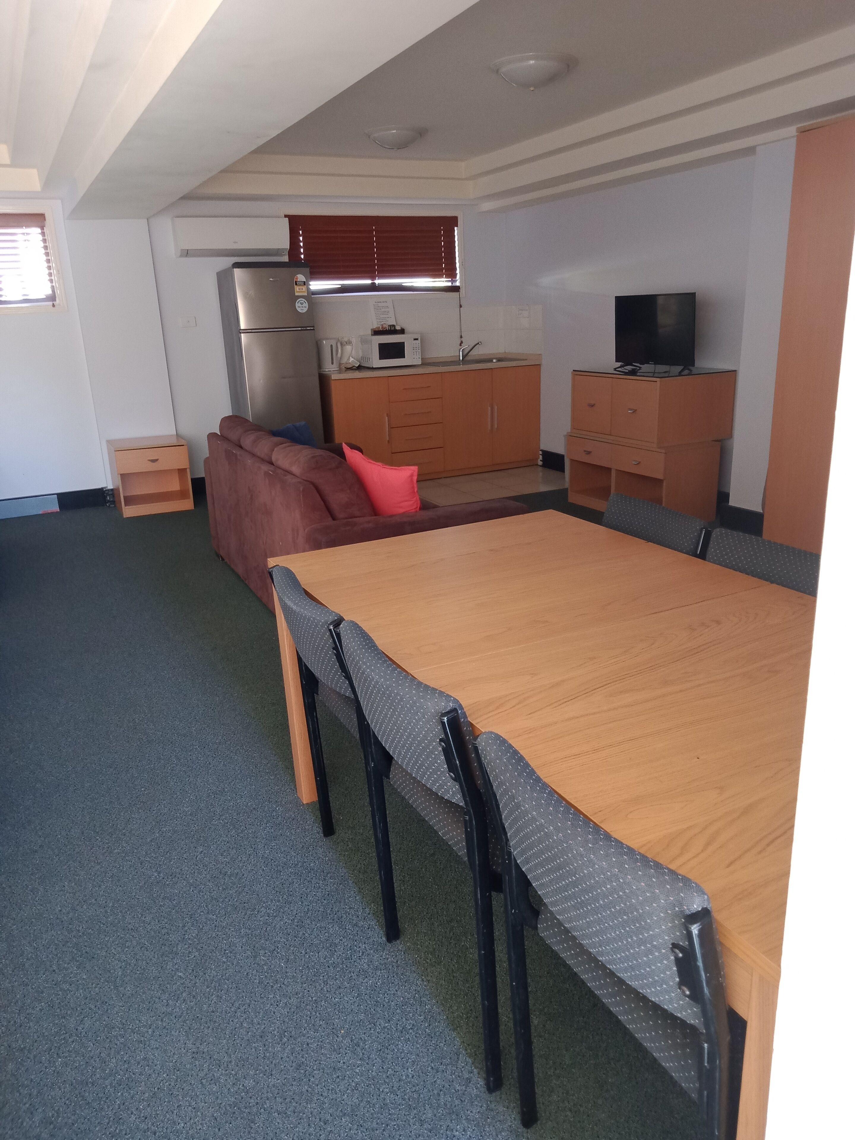 Annerley Motor 4*