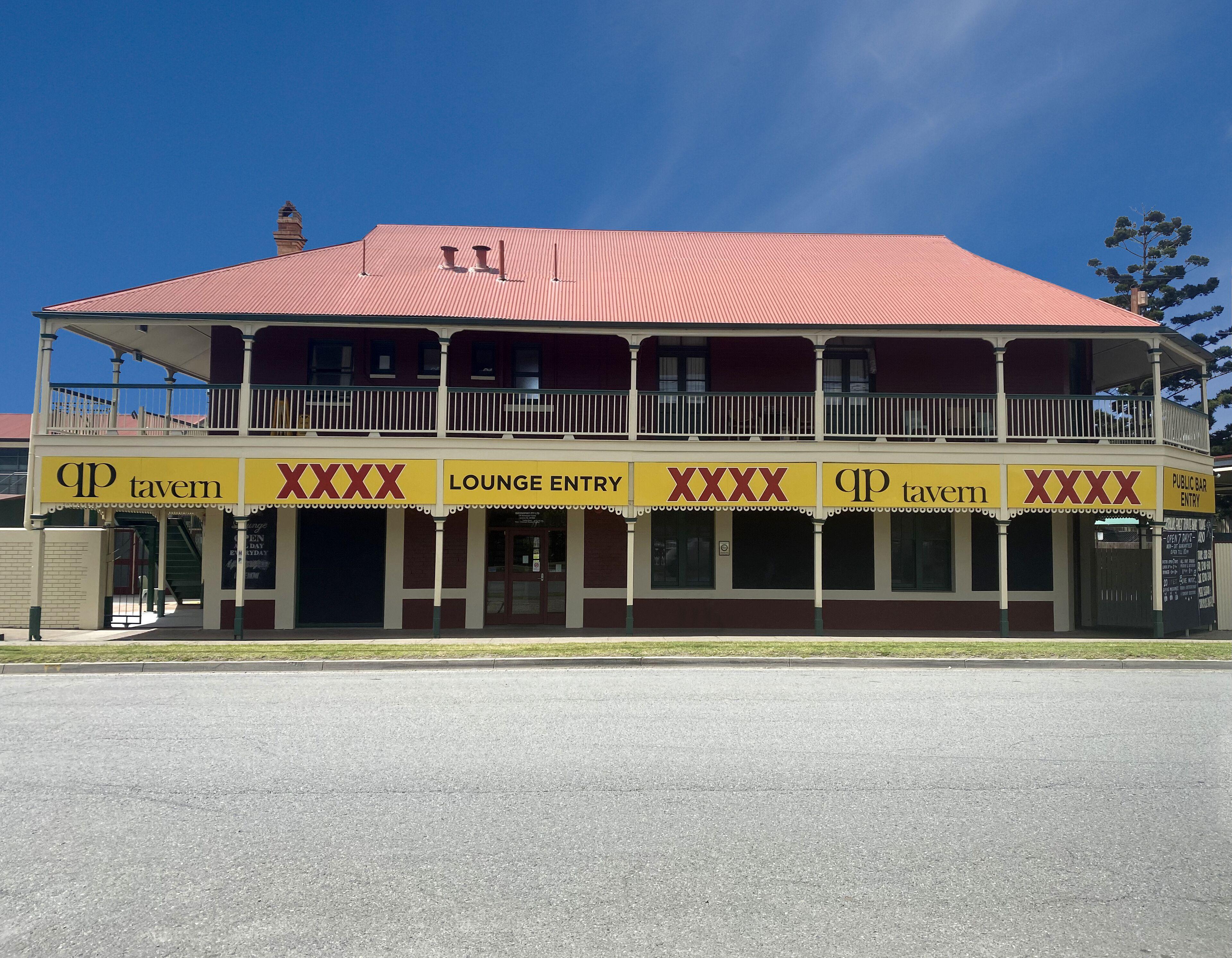 Queensport Tavern And Motel