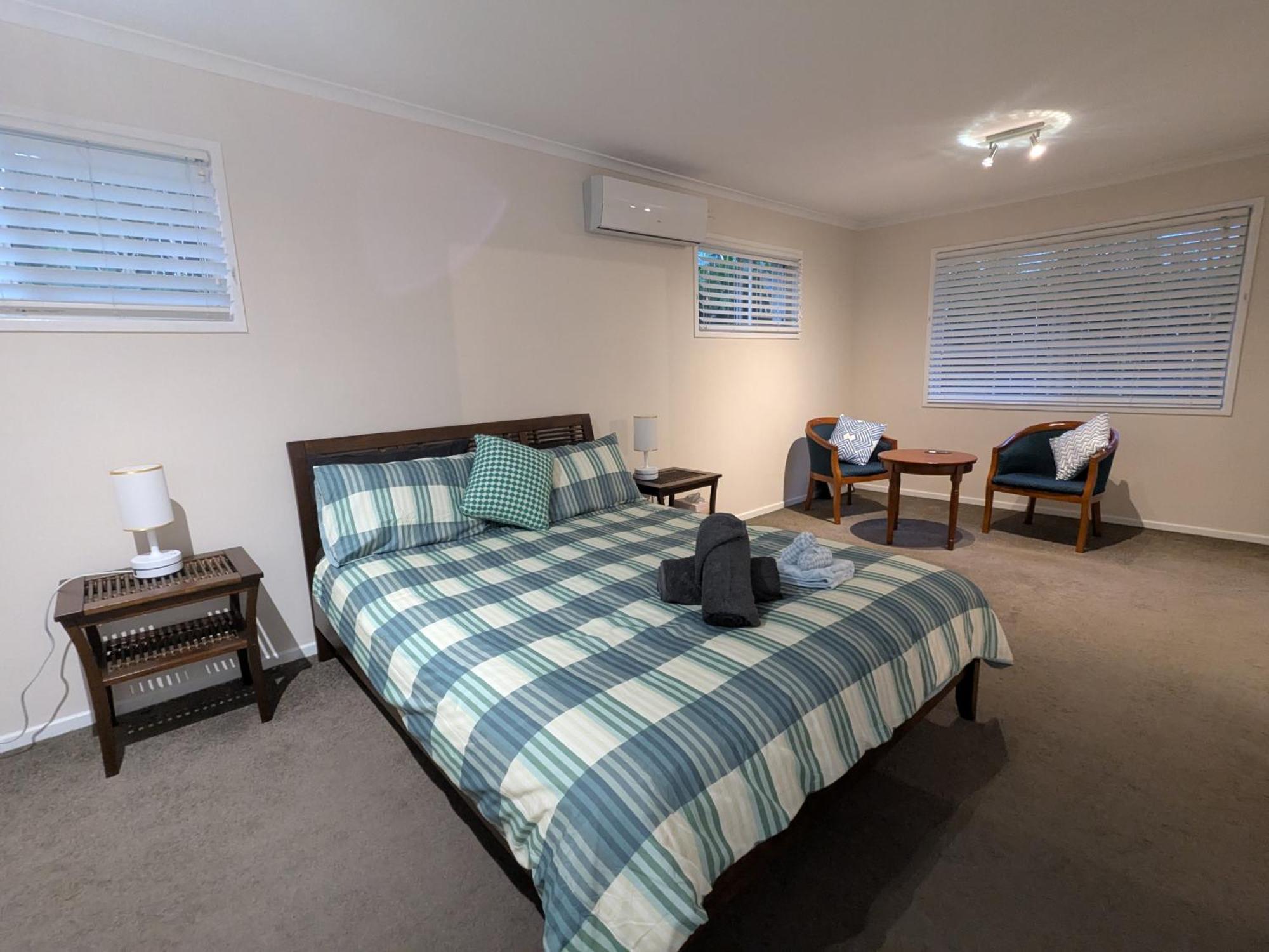 Spacious Retreat - New Farm Holiday home *