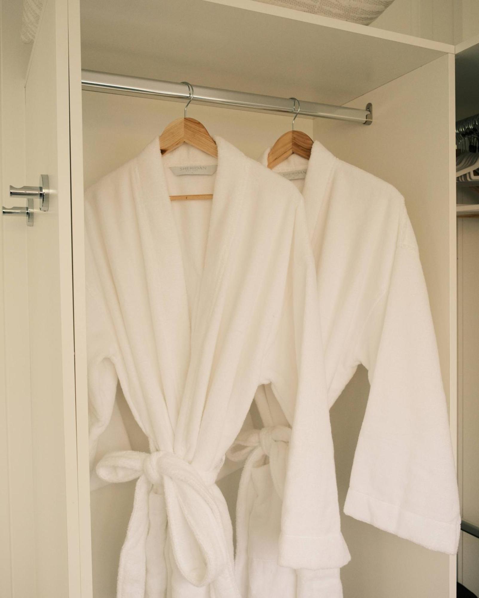 Holiday home Heart Of Milton 4b2b Ac 2tvs Private Parking Walk To Suncorp Stadium *