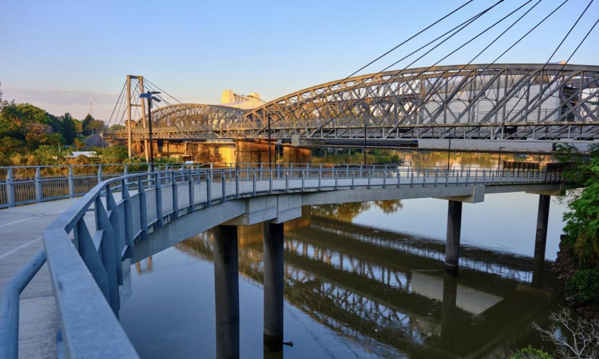 Bird And Leaf * Brisbane