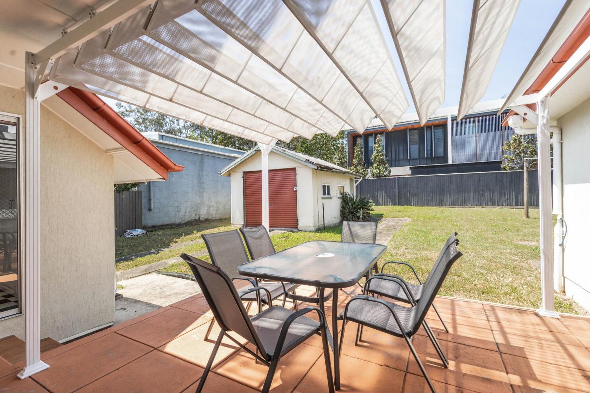 Bird And Leaf Brisbane