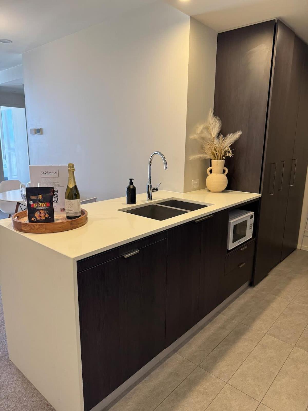 Spire 3105 High-rise Haven By Stylish Apartment *