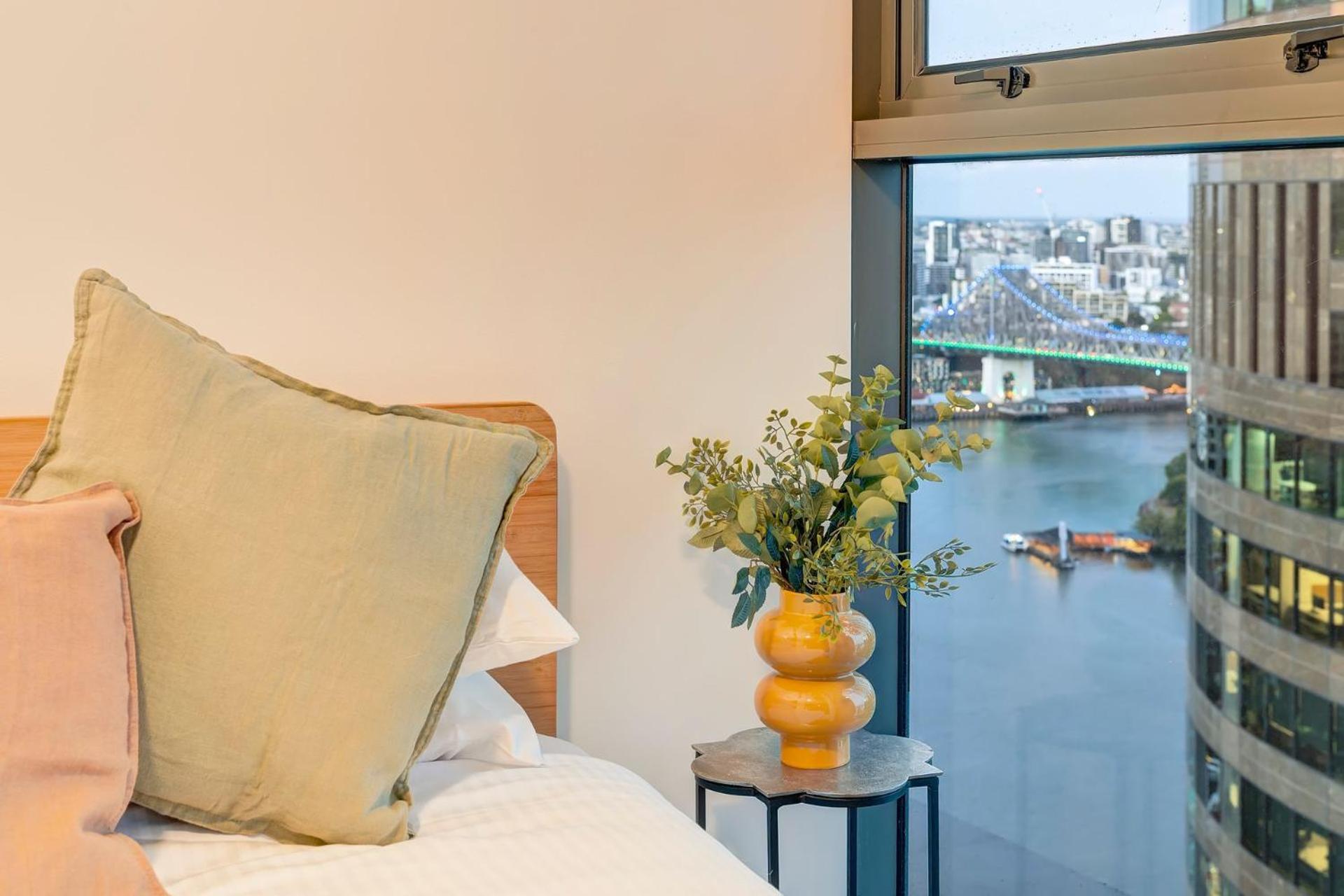 Glasshouse On Felix - Luxury With River Views, Pool And Parking Apartment