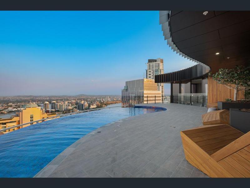 Spire 3105 High-rise Haven By Stylish Apartment