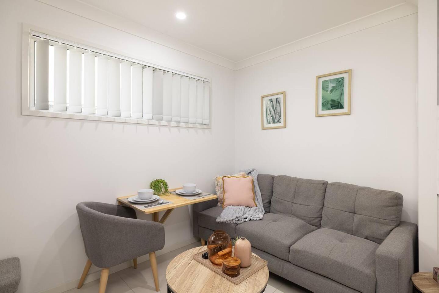 Apartment Smart Self Check-in - S Freney