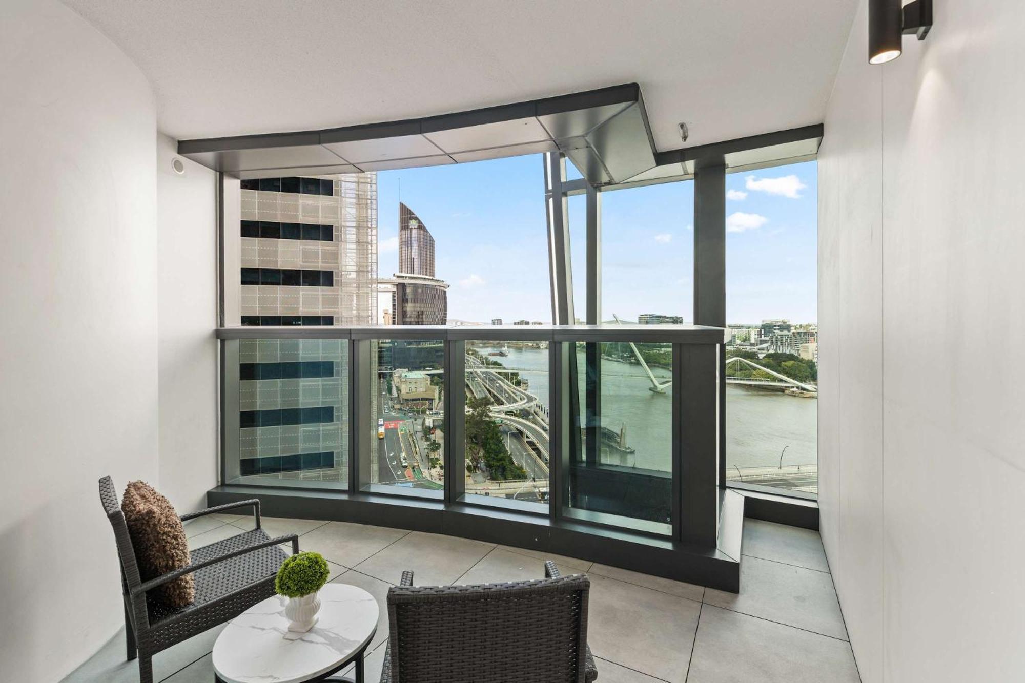 2br River And Fireworks View Brisbane