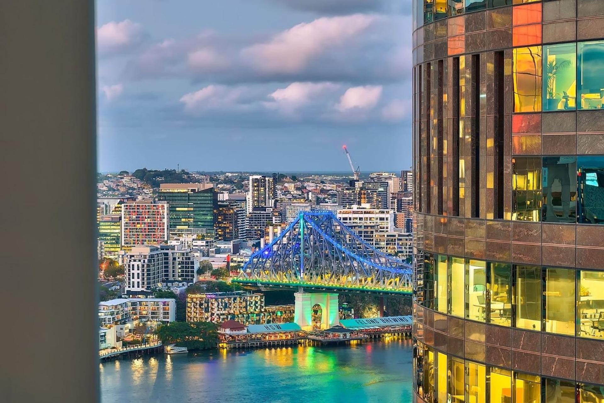 Glasshouse On Felix - Luxury With River Views, Pool And Parking