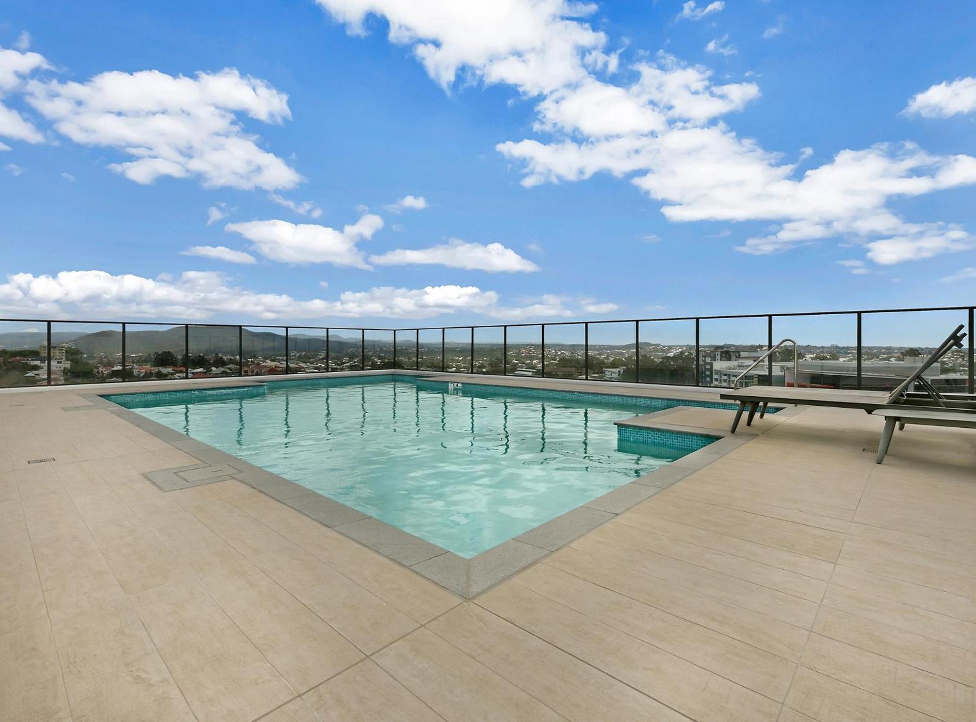 Experiencing Uni Life 2br Kelvin Grove Parking 703 *