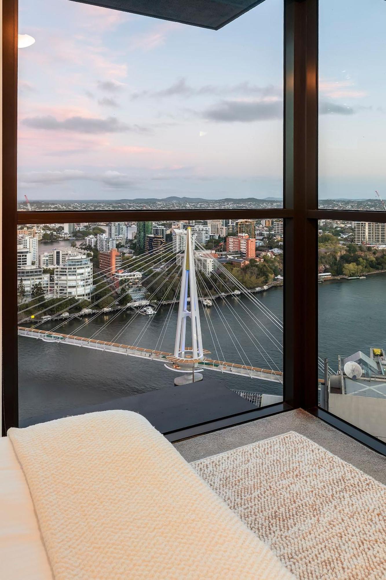 Glasshouse On Felix - Luxury With River Views, Pool And Parking Brisbane