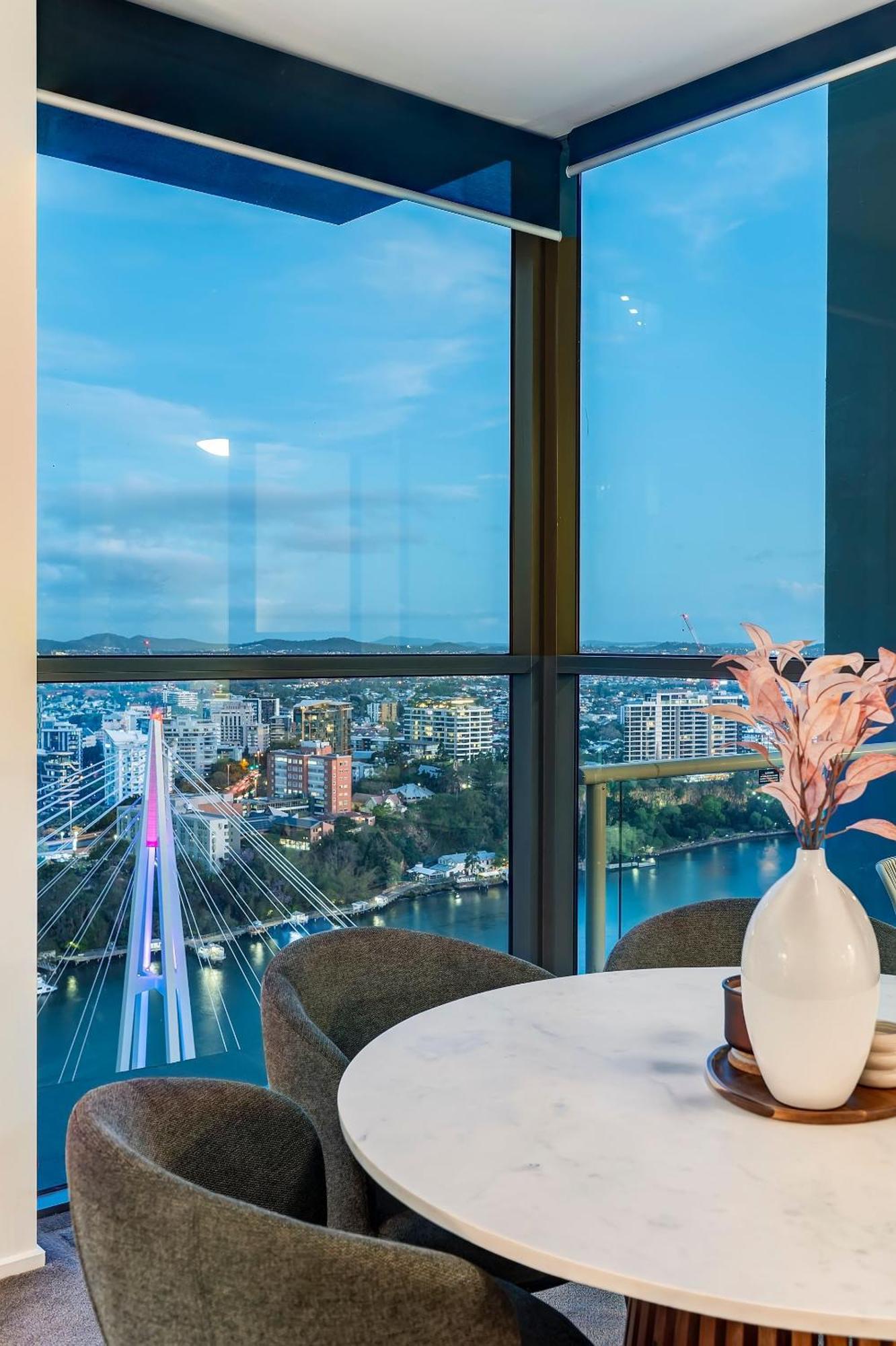 Glasshouse On Felix - Luxury With River Views, Pool And Parking Apartment