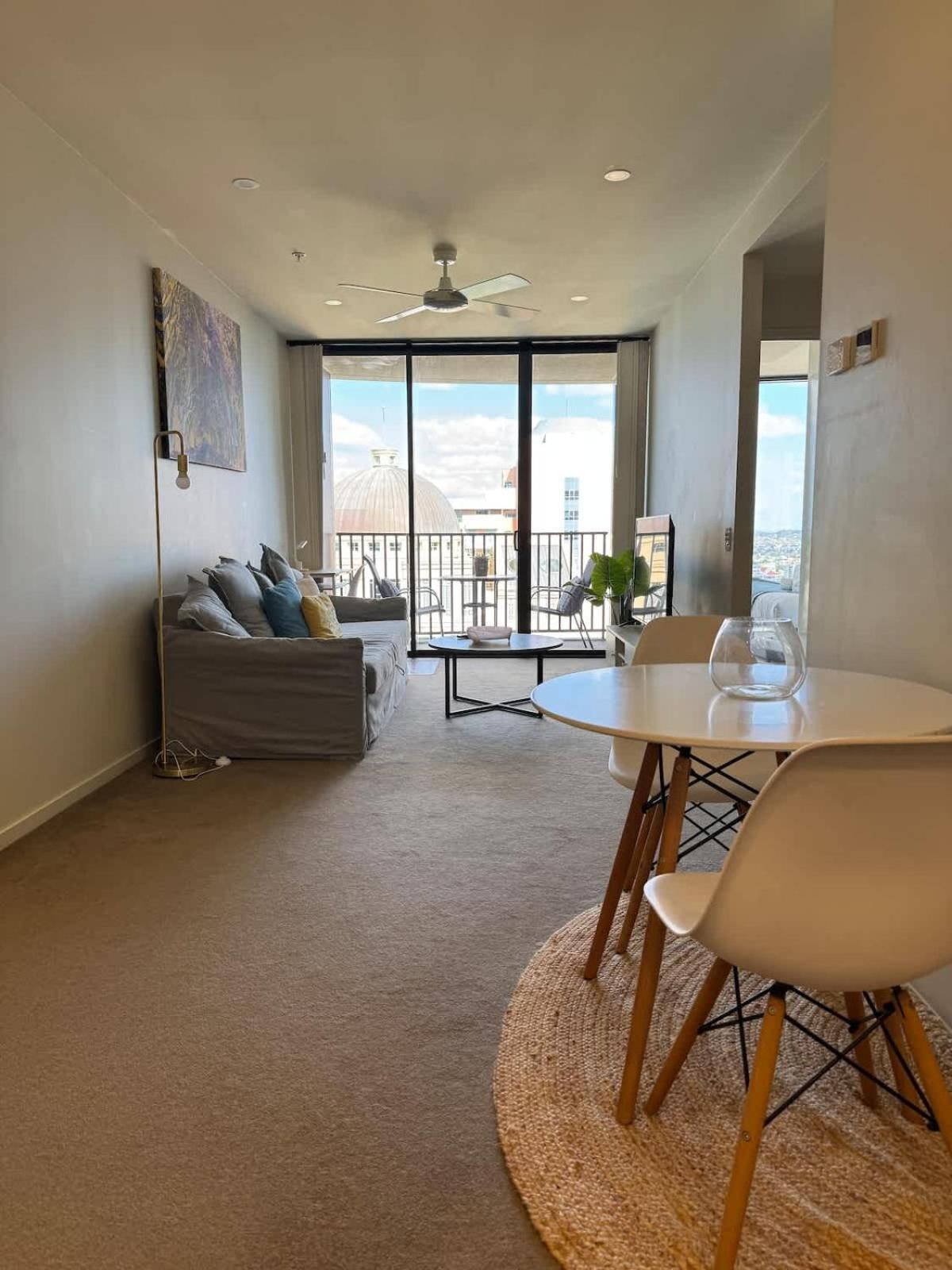 Spire 3105 High-rise Haven By Stylish Apartment