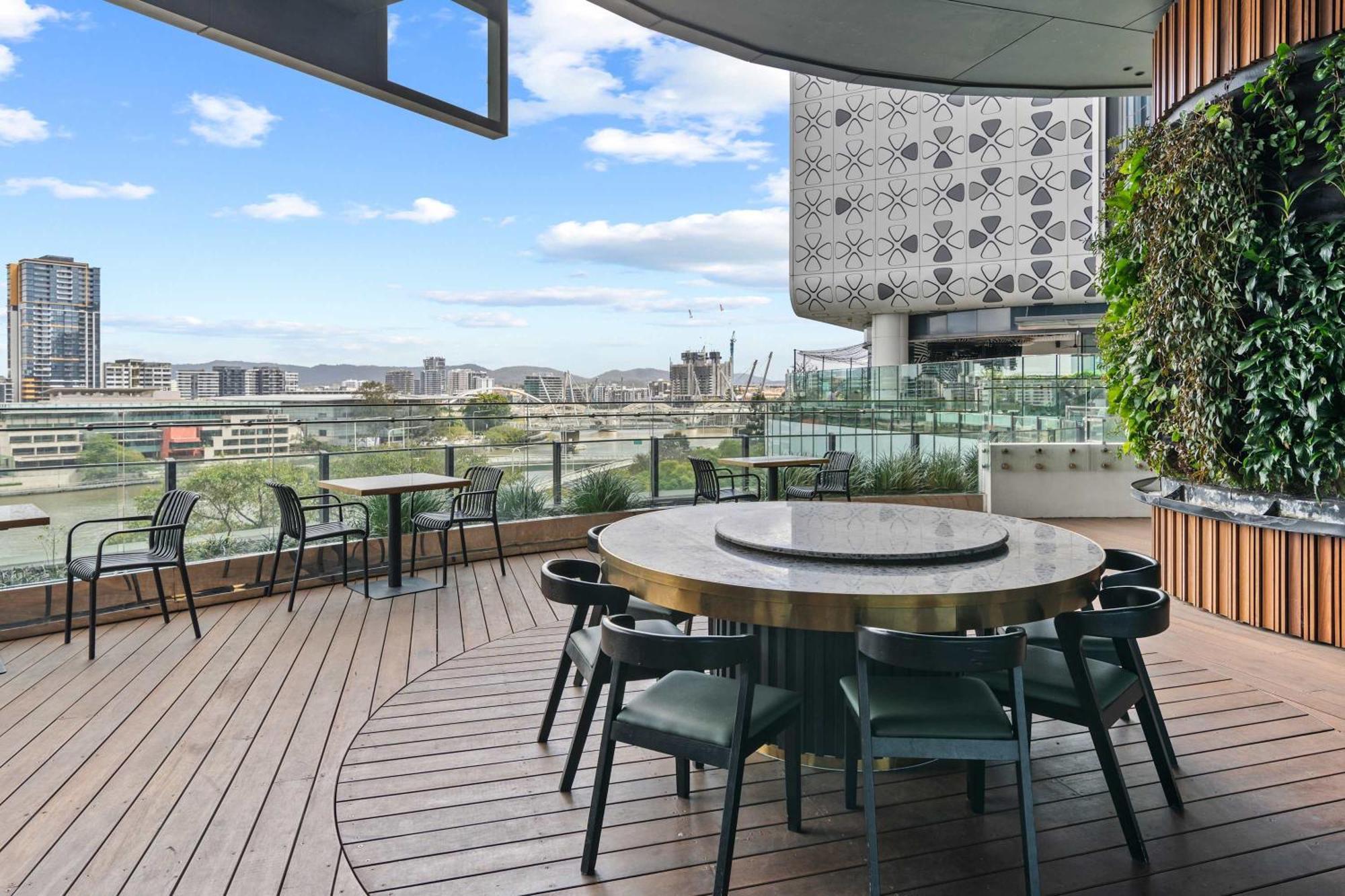 2br River And Fireworks View Apartment