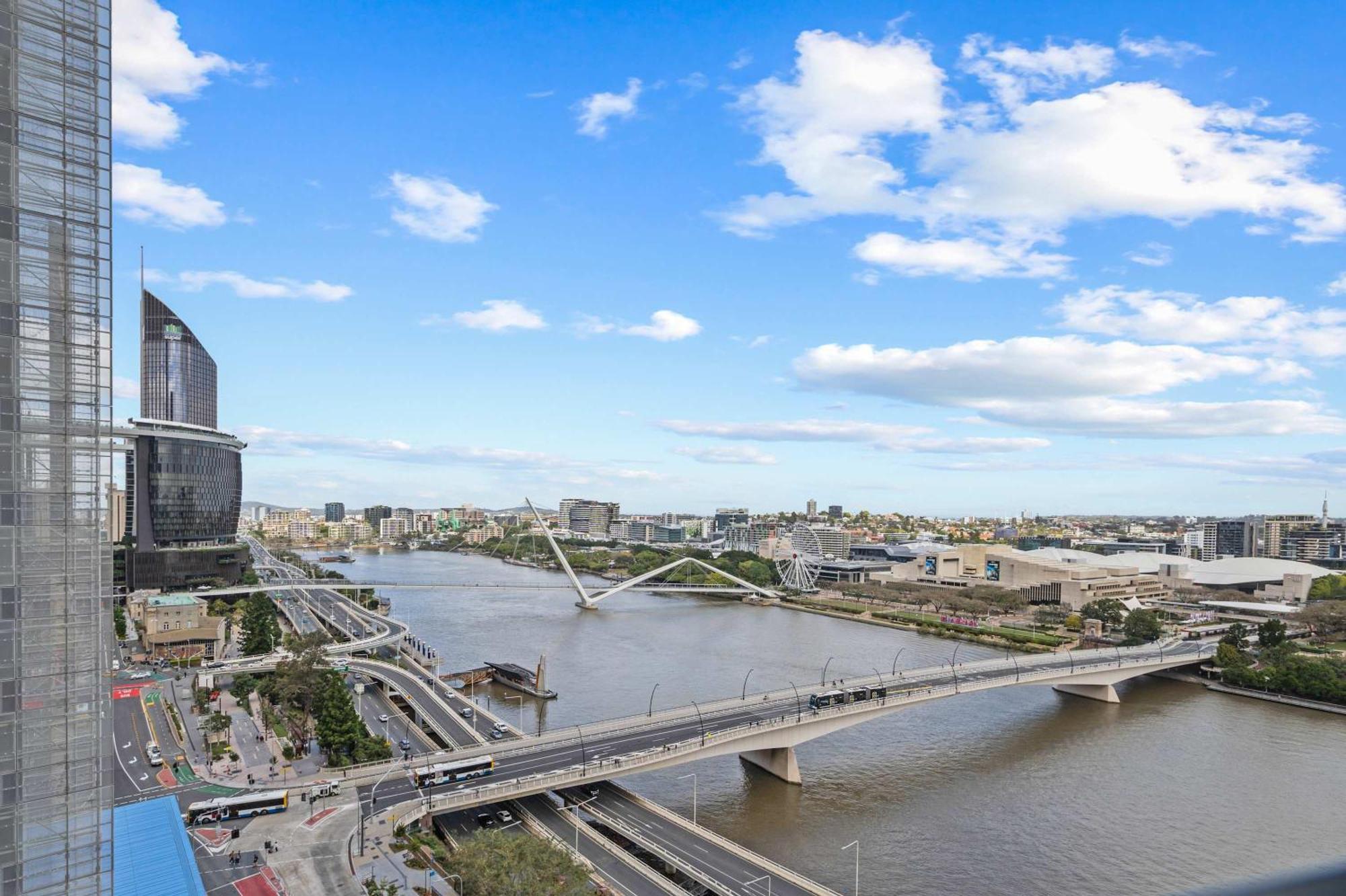 2br River And Fireworks View Apartment *