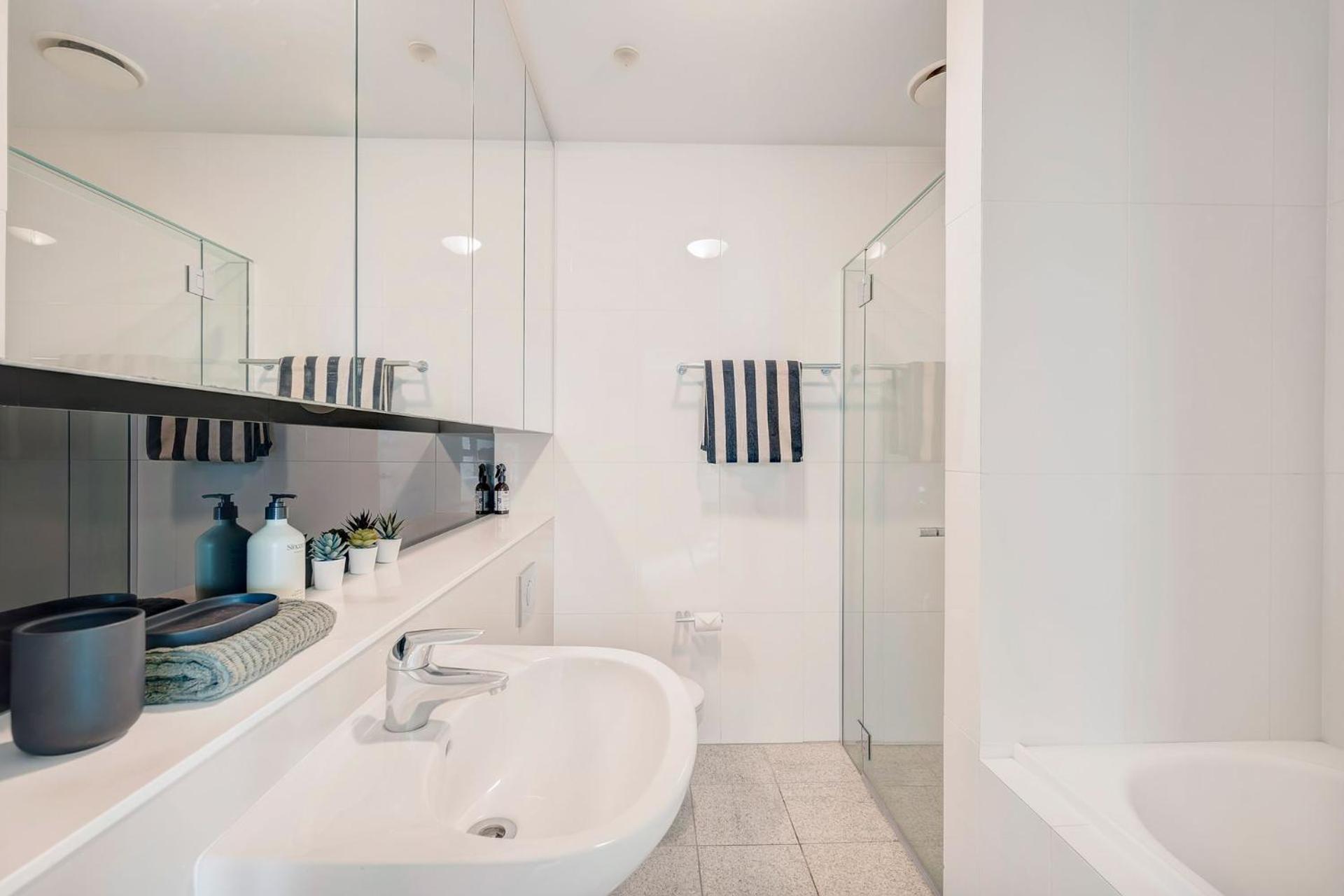 Apartment Glasshouse On Felix - Luxury With River Views, Pool And Parking Brisbane