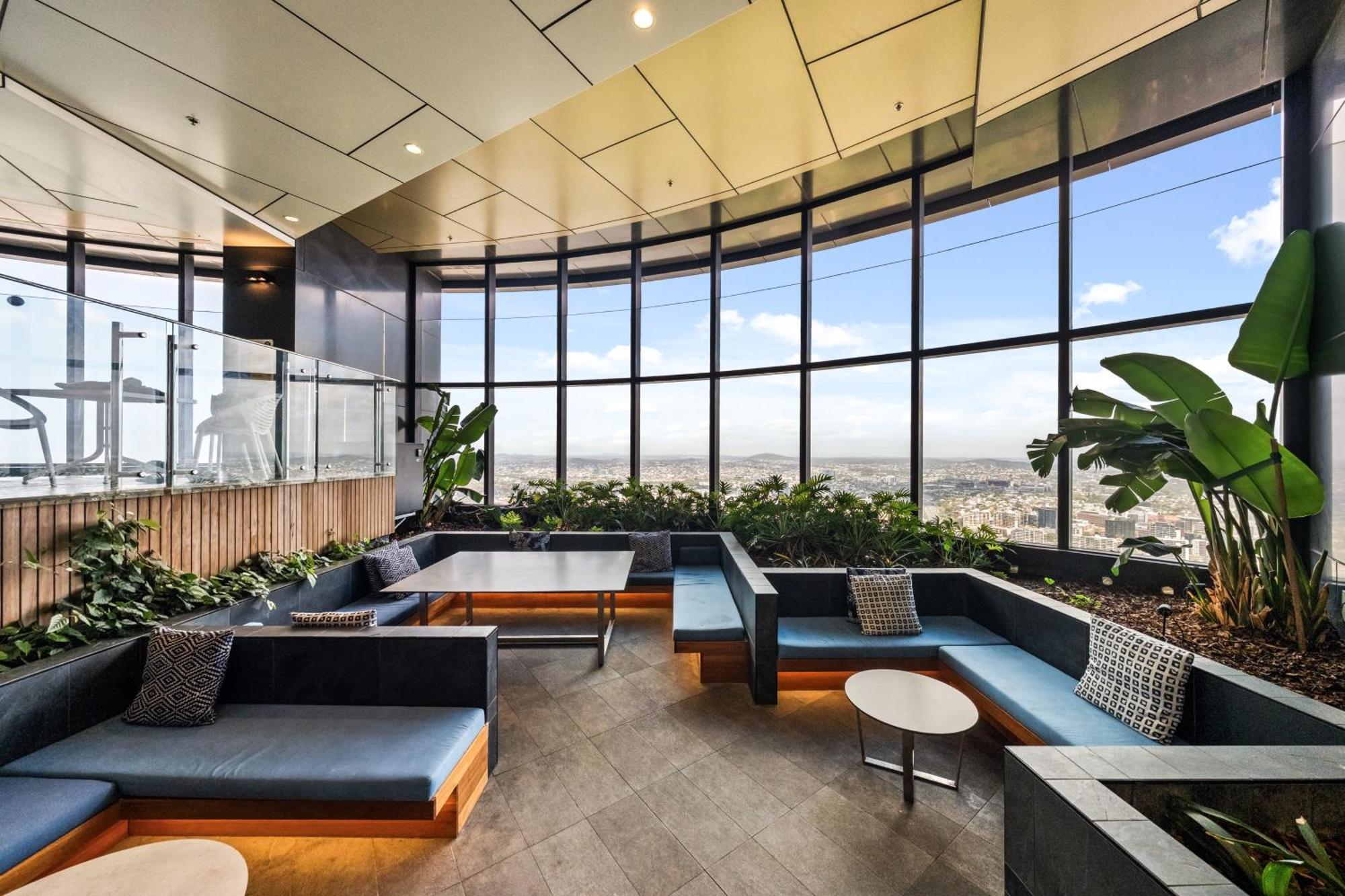 Apartment Luxe Living In The Sky *