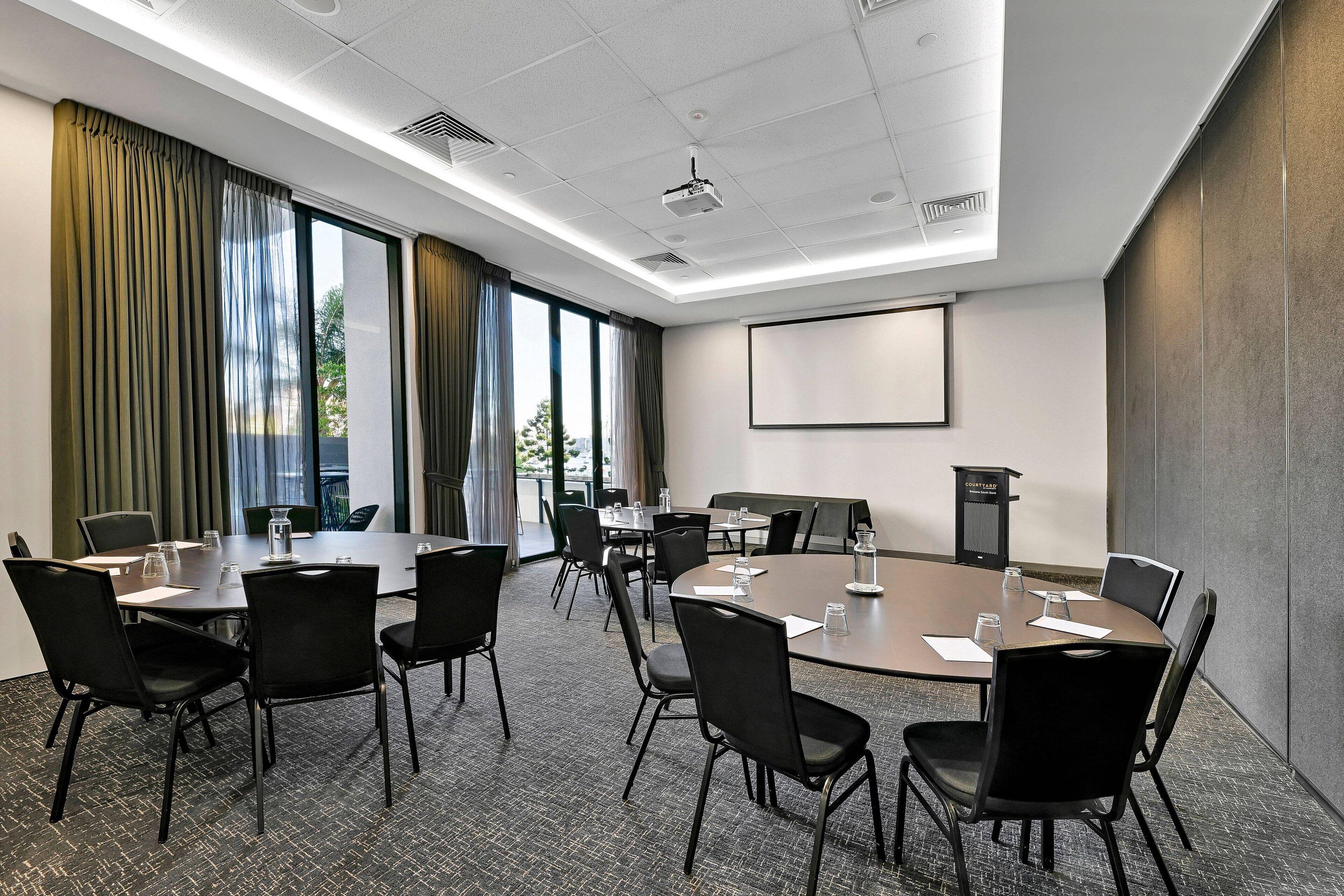 Hotel Courtyard By Marriott South Bank 4*