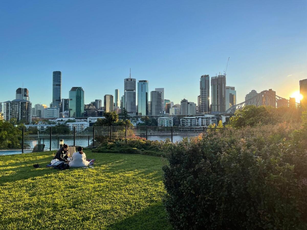 Mid-century Luxe - Story Bridge & River Views