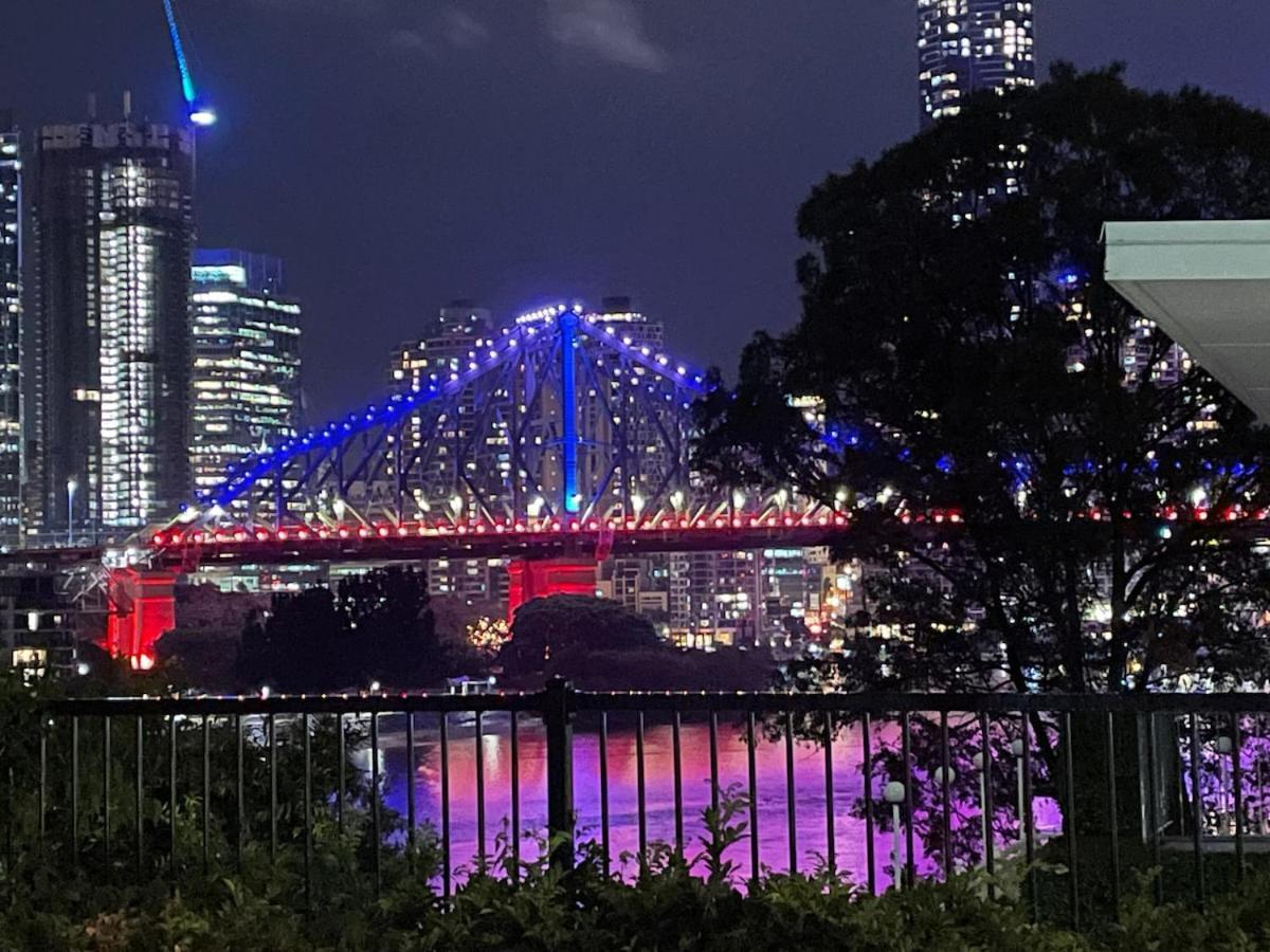 Mid-century Luxe - Story Bridge & River Views