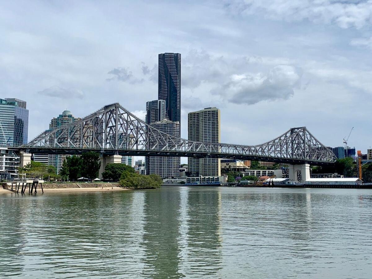 Mid-century Luxe - Story Bridge & River Views *