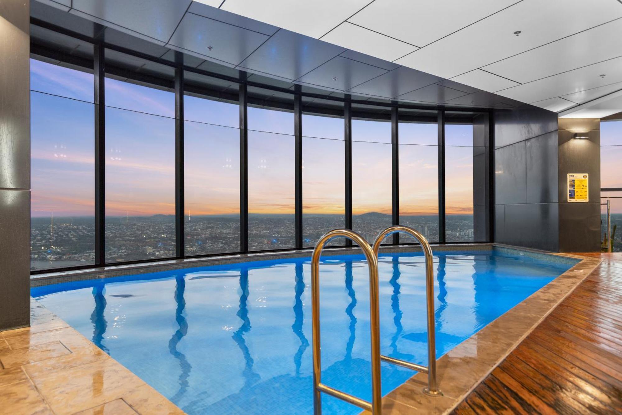 Skytower - 81st Floor, & River Views, Free Car Parking Apartment Brisbane