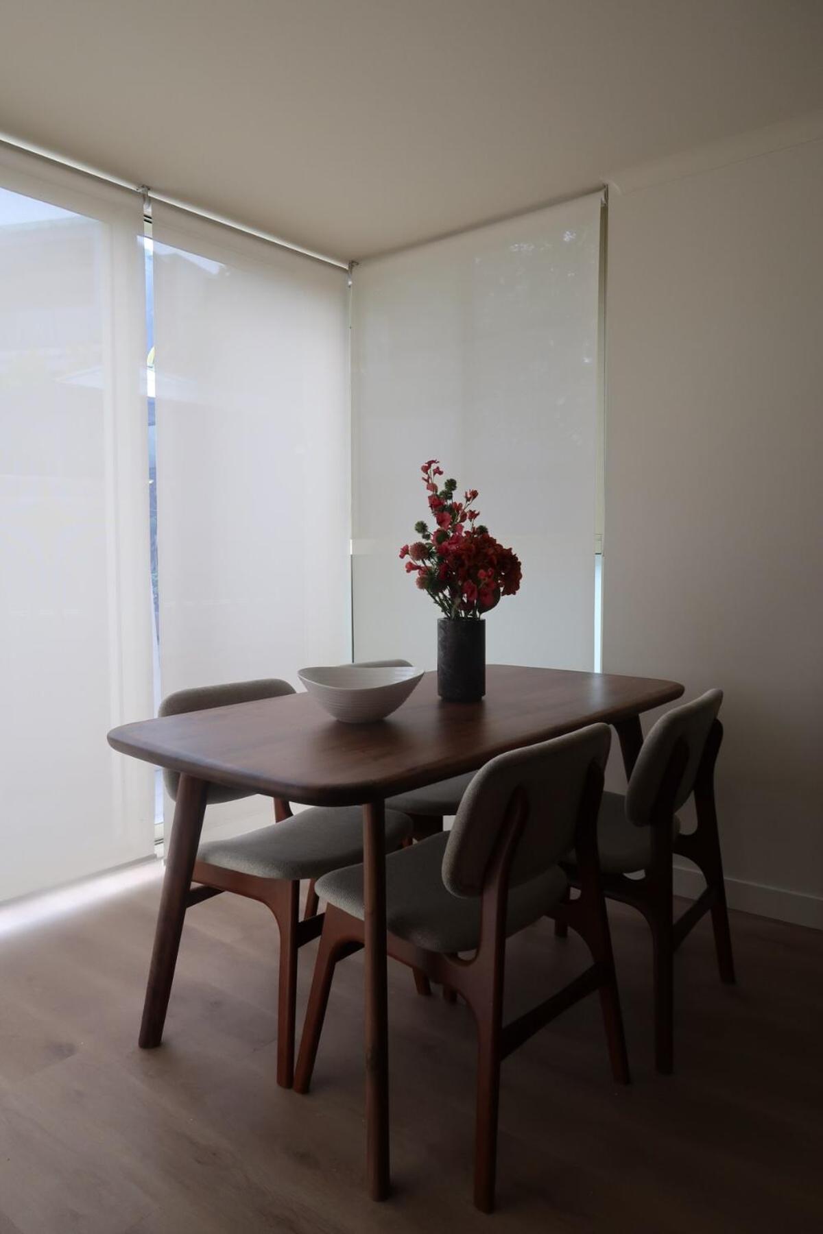 Mid-century Luxe - Story Bridge & River Views Apartment