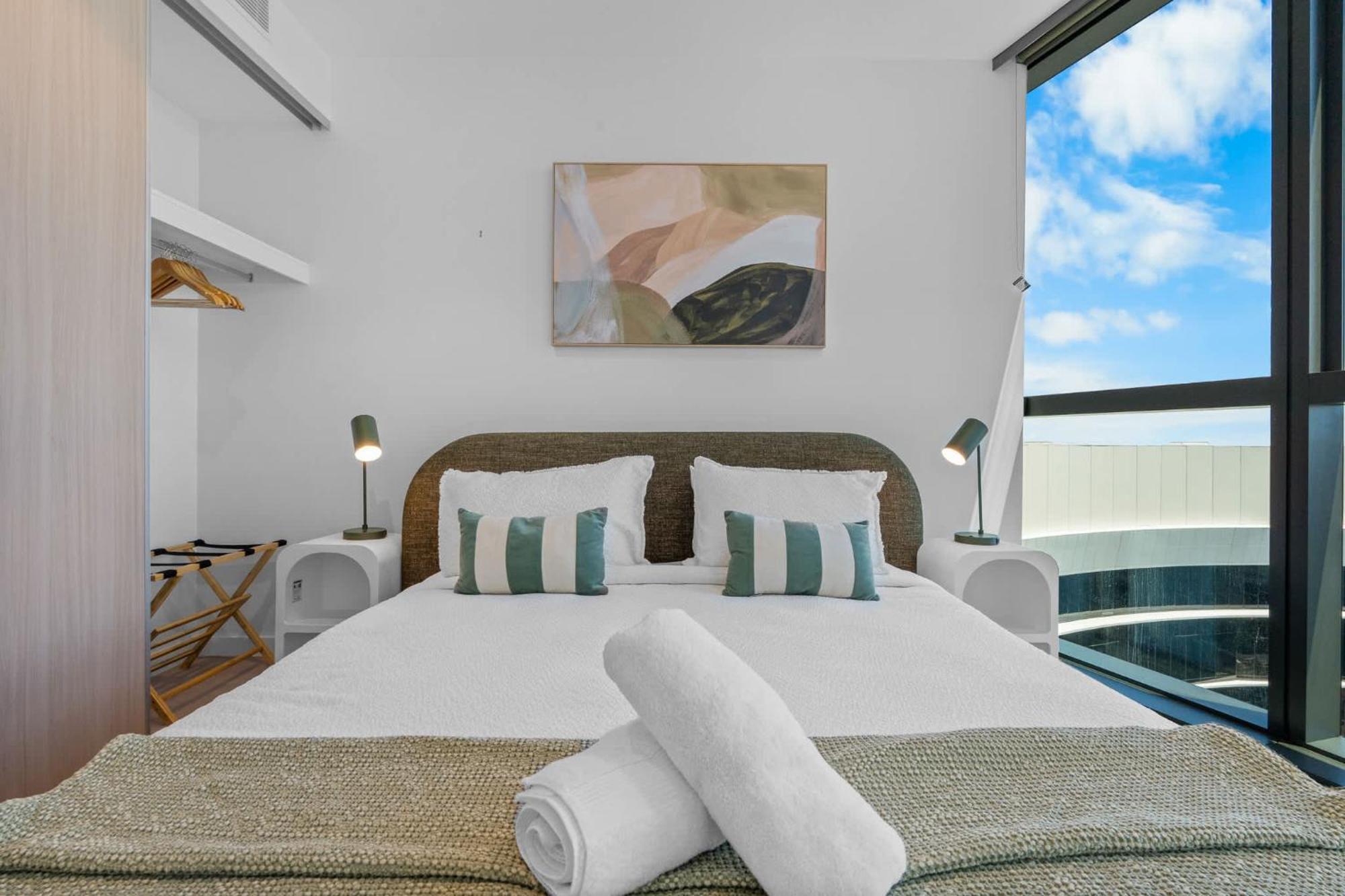 The Skyline - Brand New Queens Wharf Japandi 2br With Pool And Gym Apartment