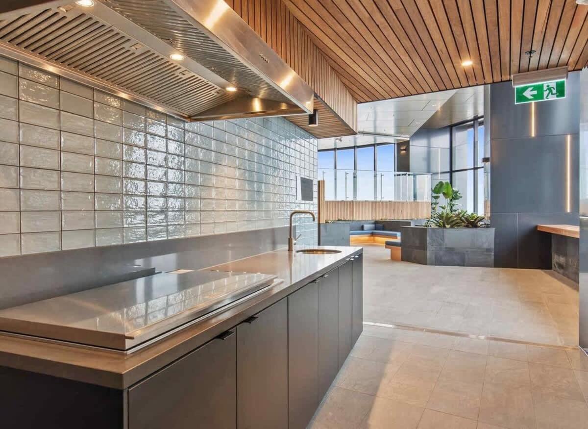 Lvl 76 Sleep Among The Clouds By Stylish Apartment