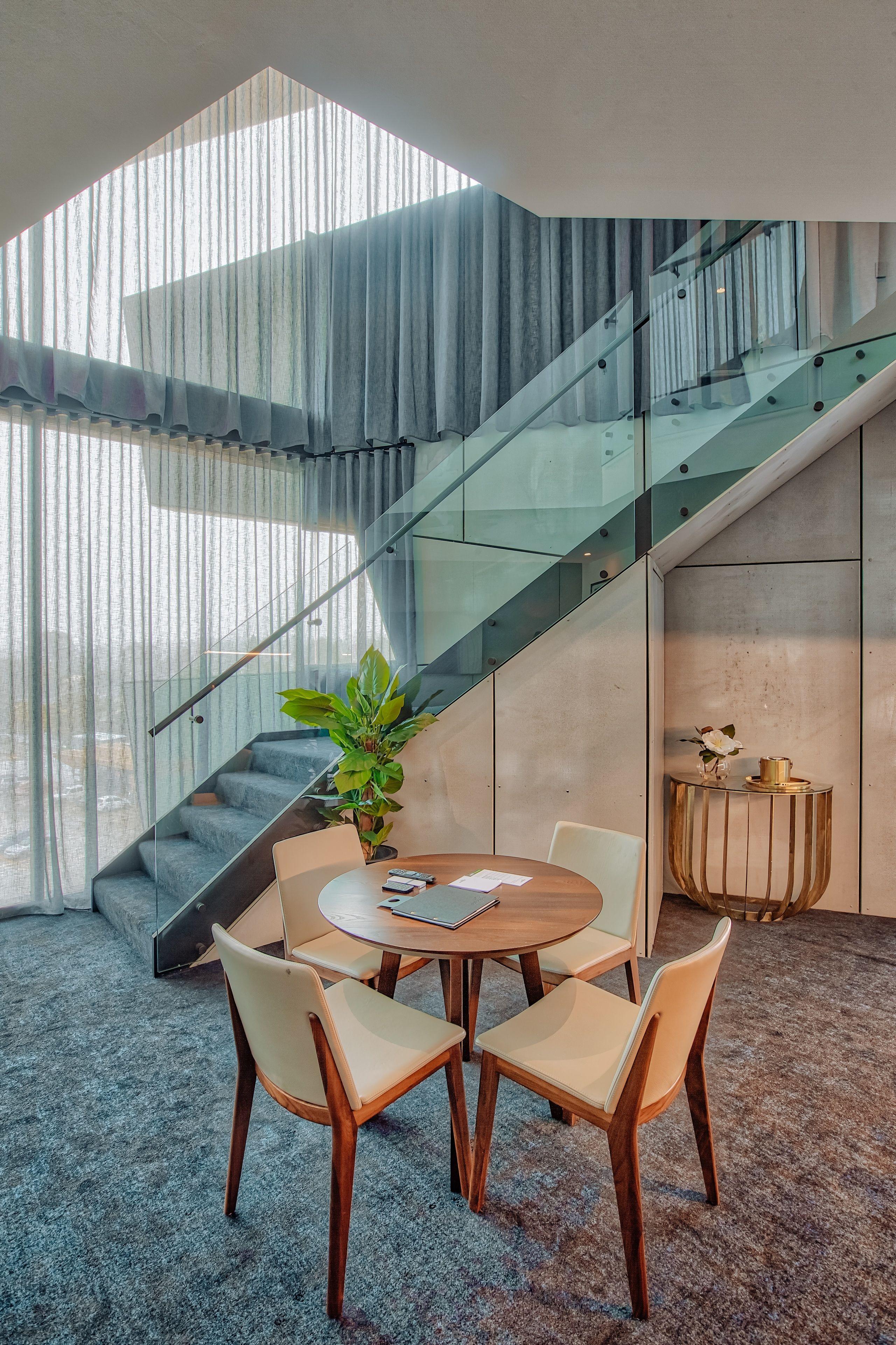 Eatons Hill 4* Brisbane