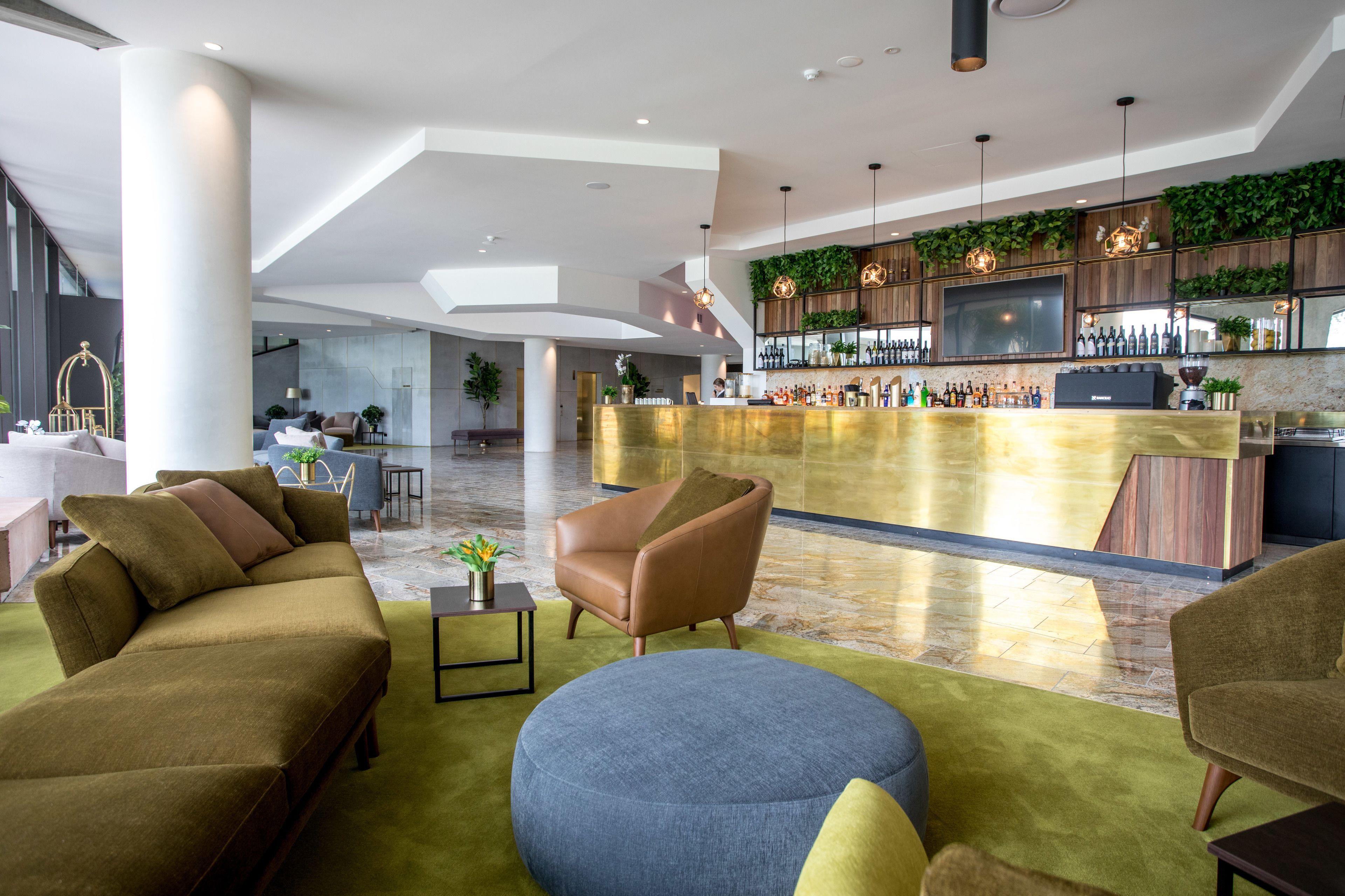 Eatons Hill Hotel 4*