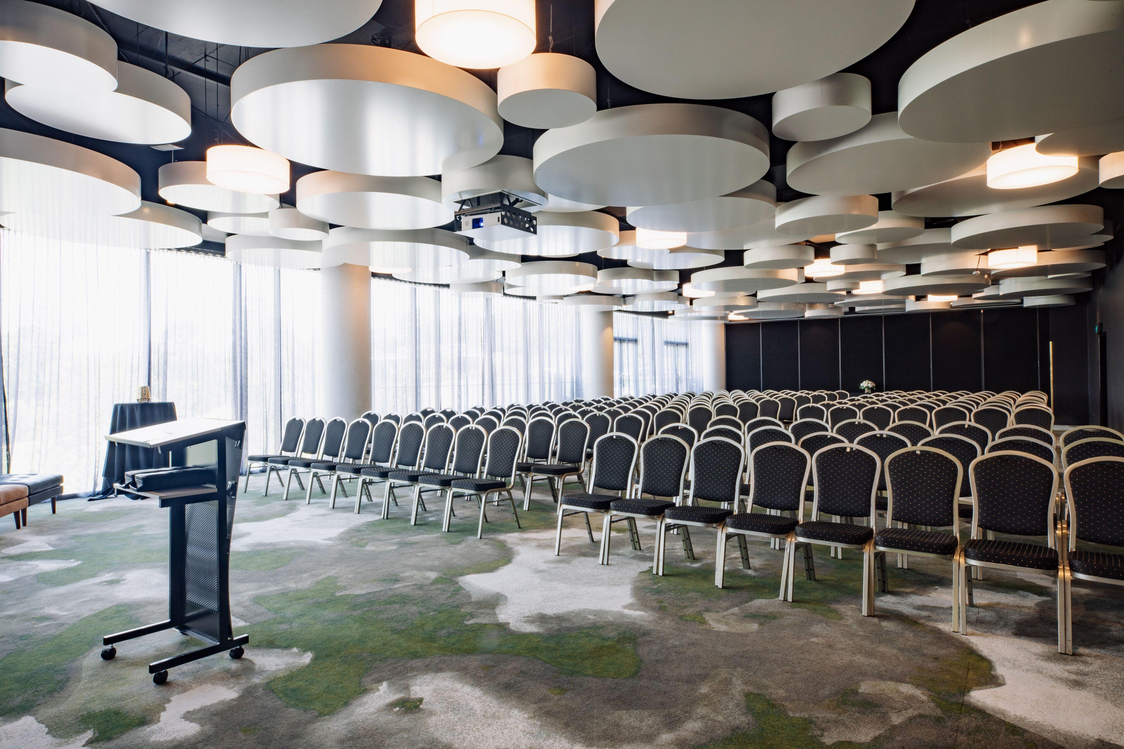 Eatons Hill Hotel 4*