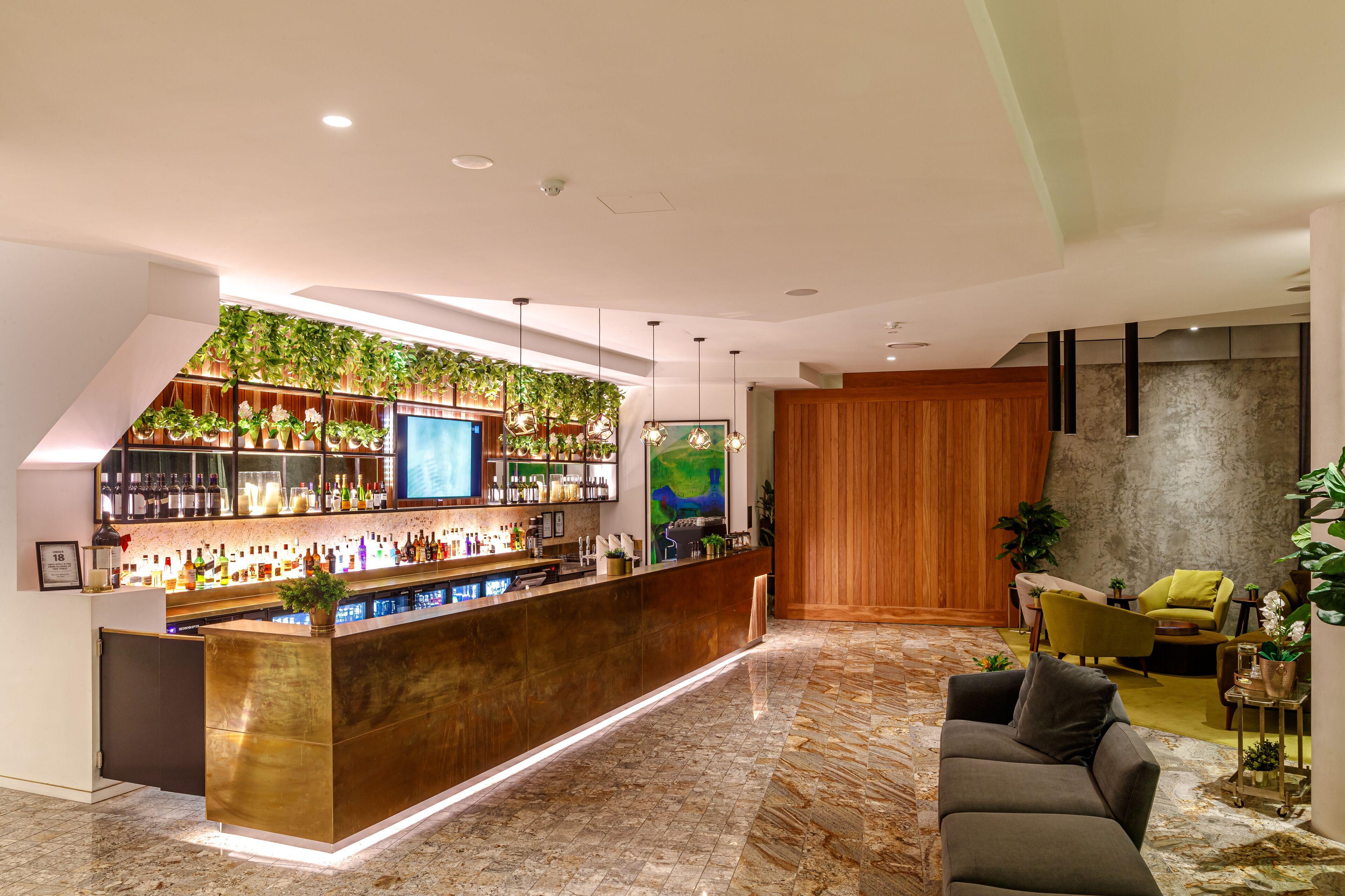 Eatons Hill Hotel 4*