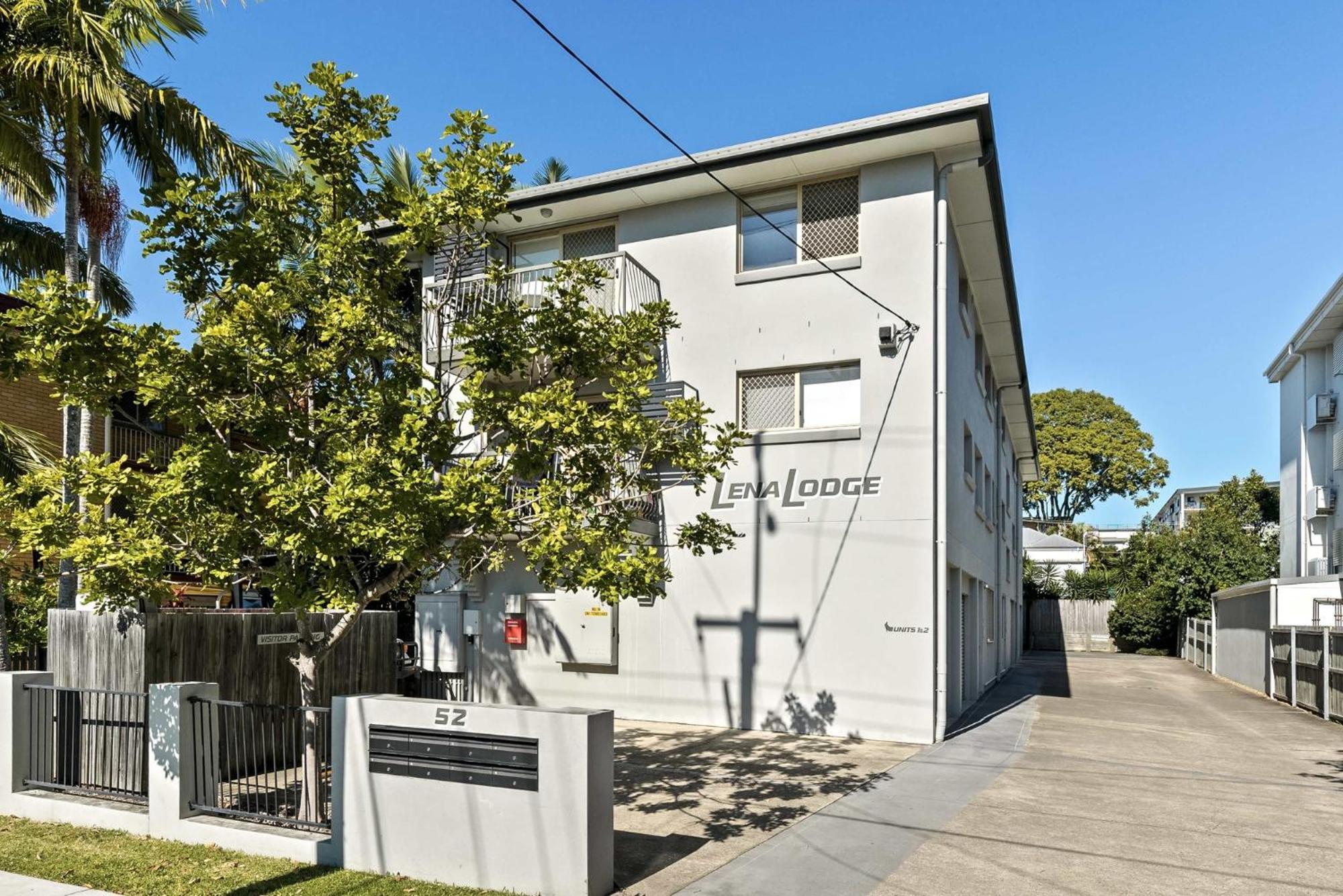 Charming 3-bed Near Local Shops