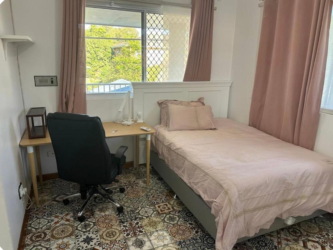 Homestay Mains Rd Only Share Bathroom With One M3 Brisbane