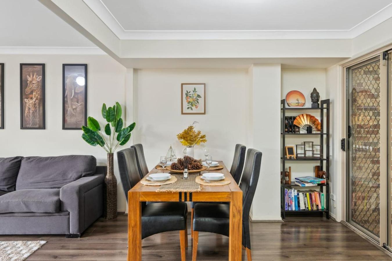 Holiday home 3br Townhouse Stylish Living In Sunnybank Hills