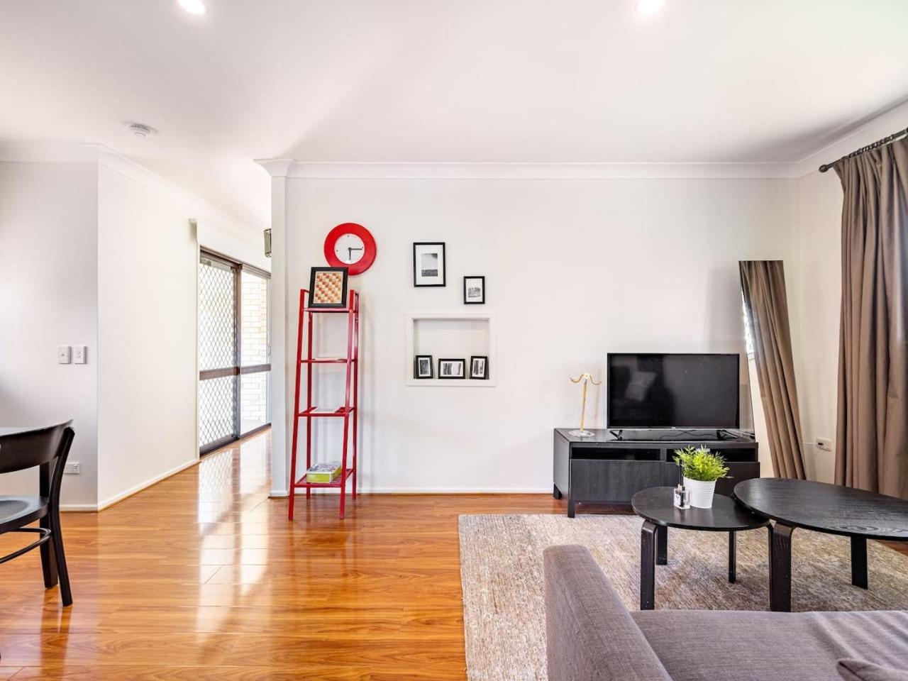 Sunny 2br In Prime Location * Brisbane