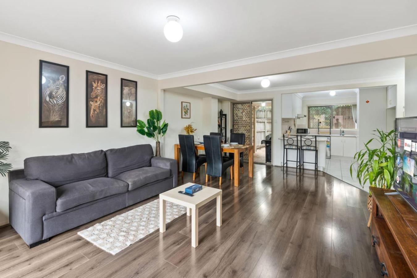 Holiday home 3br Townhouse Stylish Living In Sunnybank Hills Brisbane