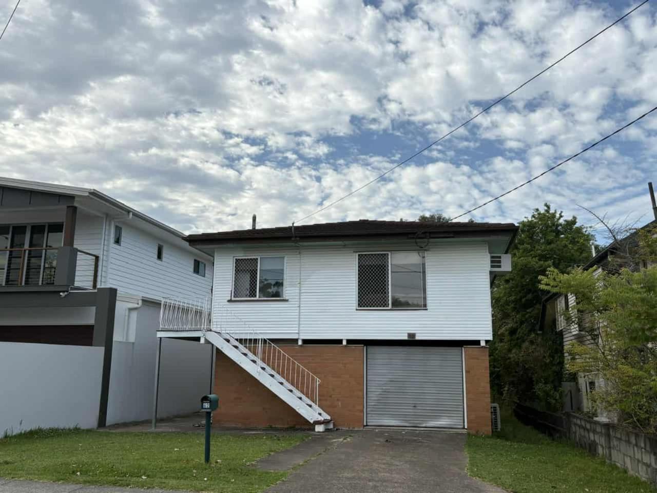 Welcome To Your Leafy Retreat In Graceville! *