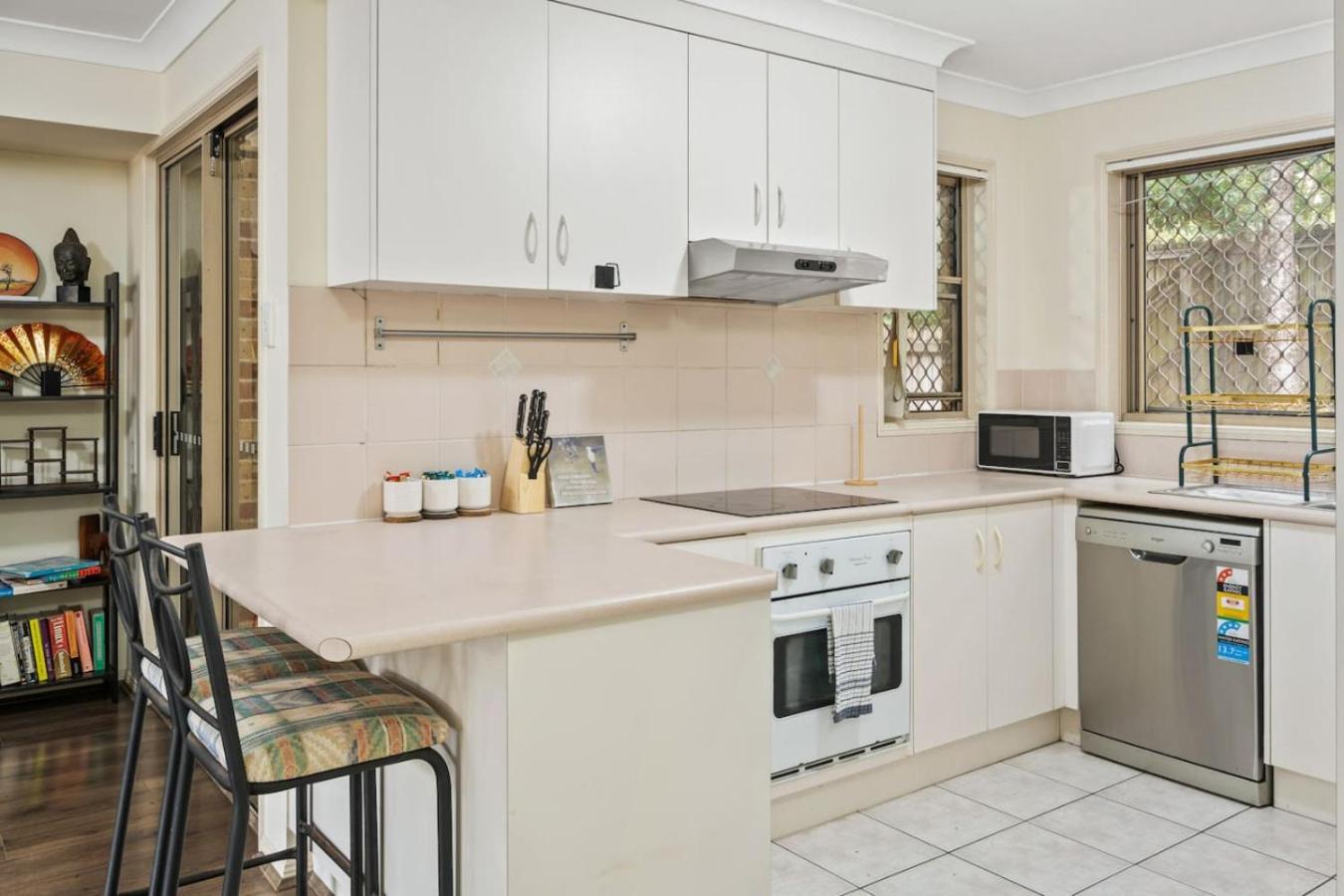 Holiday home 3br Townhouse Stylish Living In Sunnybank Hills Brisbane
