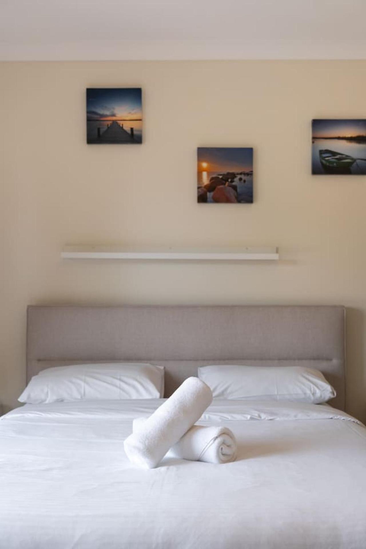 3br Townhouse Stylish Living In Sunnybank Hills Holiday home