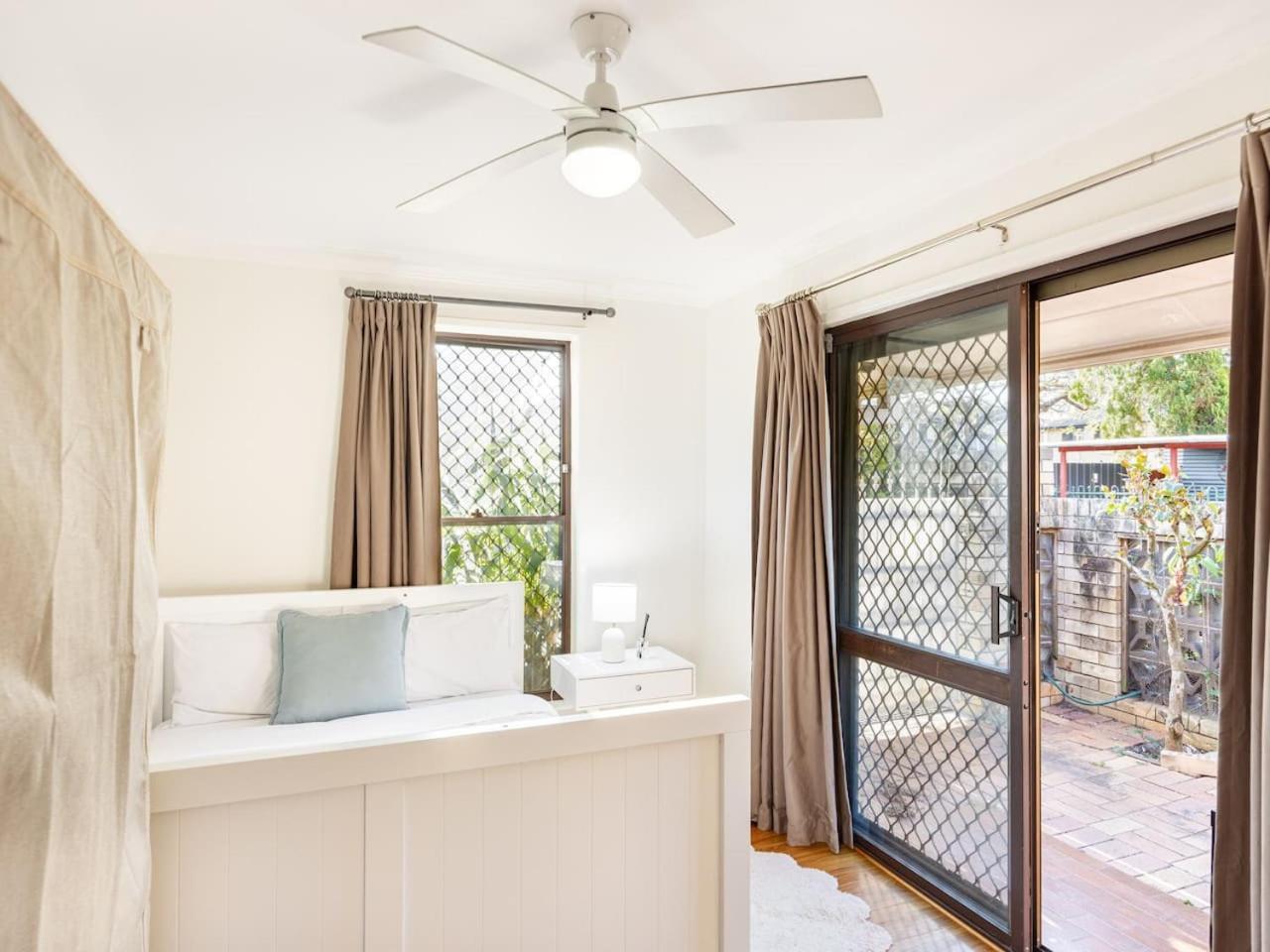 Sunny 2br In Prime Location *