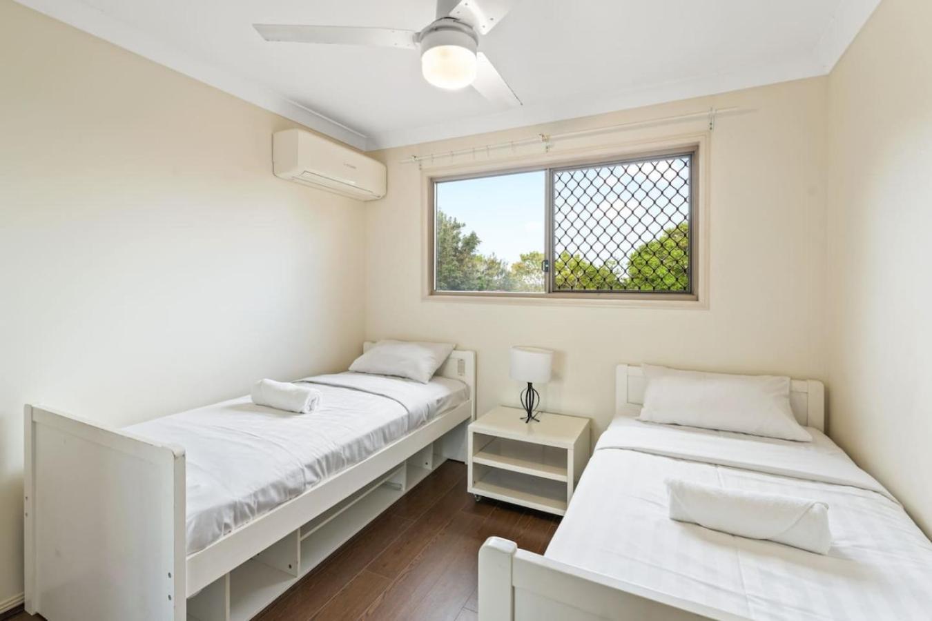 Holiday home 3br Townhouse Stylish Living In Sunnybank Hills *