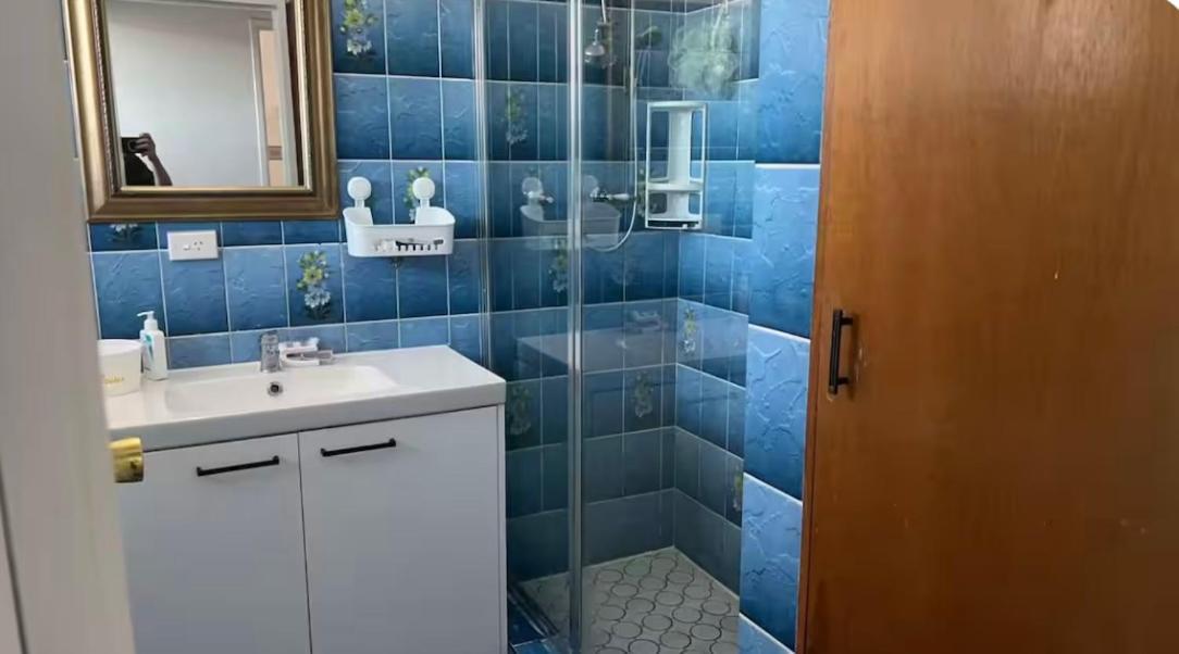 Mains Rd Only Share Bathroom With One M3